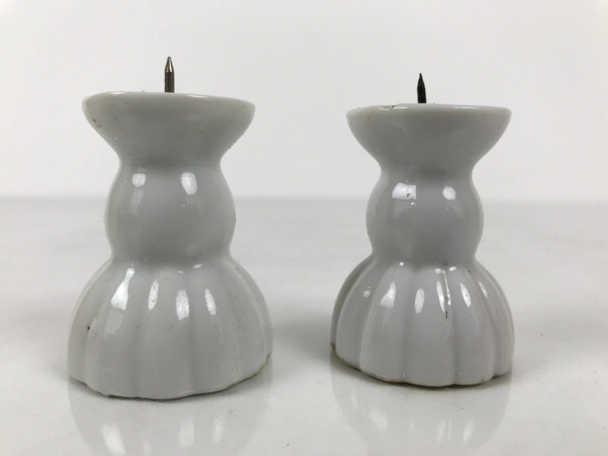 Japanese Buddhist Altar Porcelain Candle Stand 2pcs Shokudai Simple White BA827