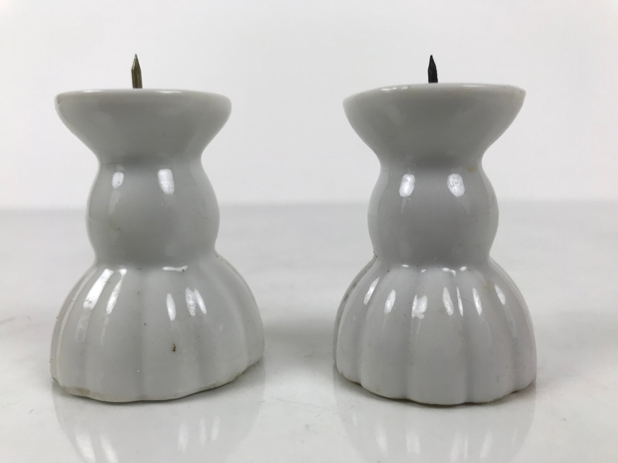 Japanese Buddhist Altar Porcelain Candle Stand 2pcs Shokudai Simple White BA827