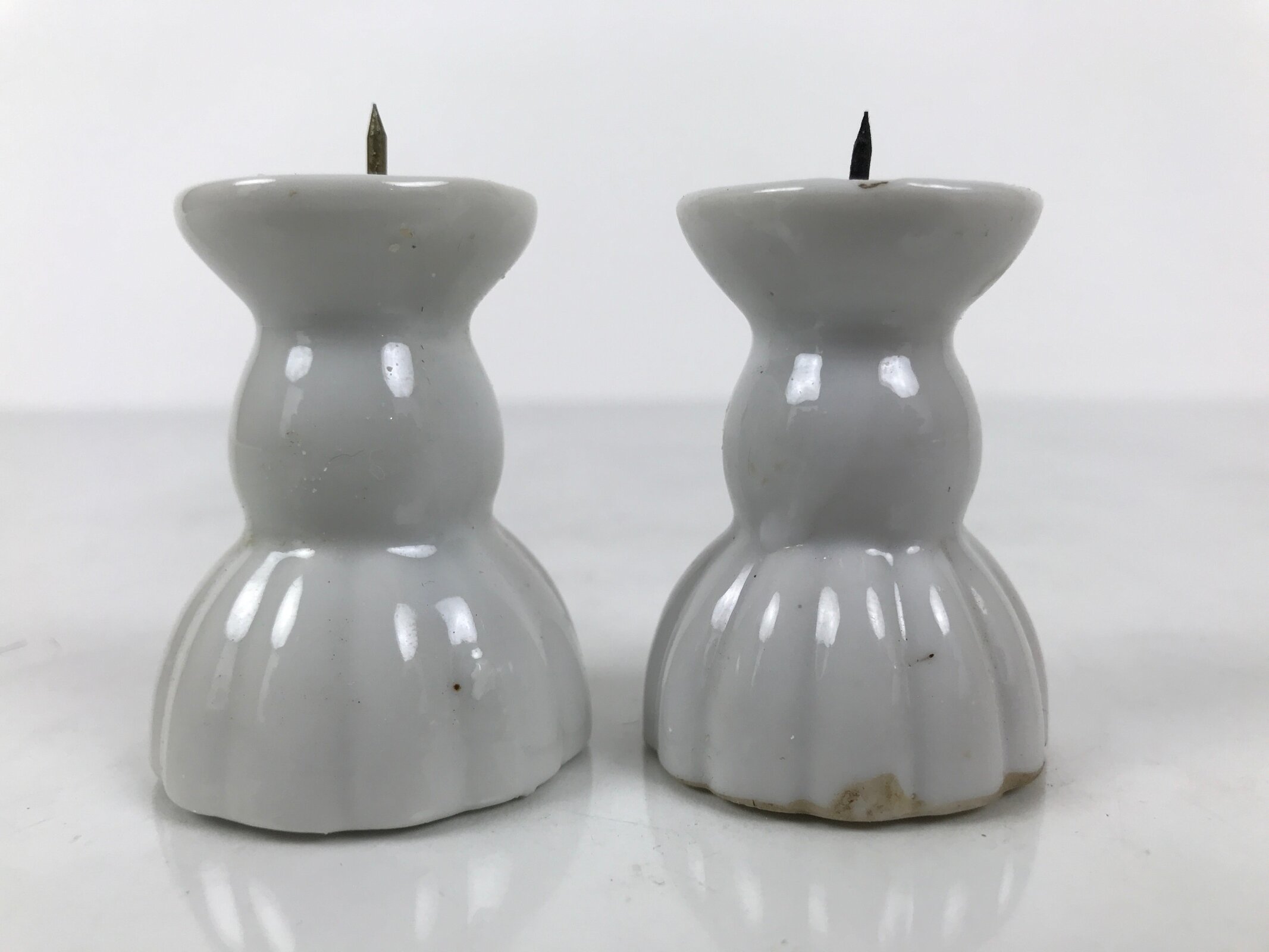 Japanese Buddhist Altar Porcelain Candle Stand 2pcs Shokudai Simple White BA827
