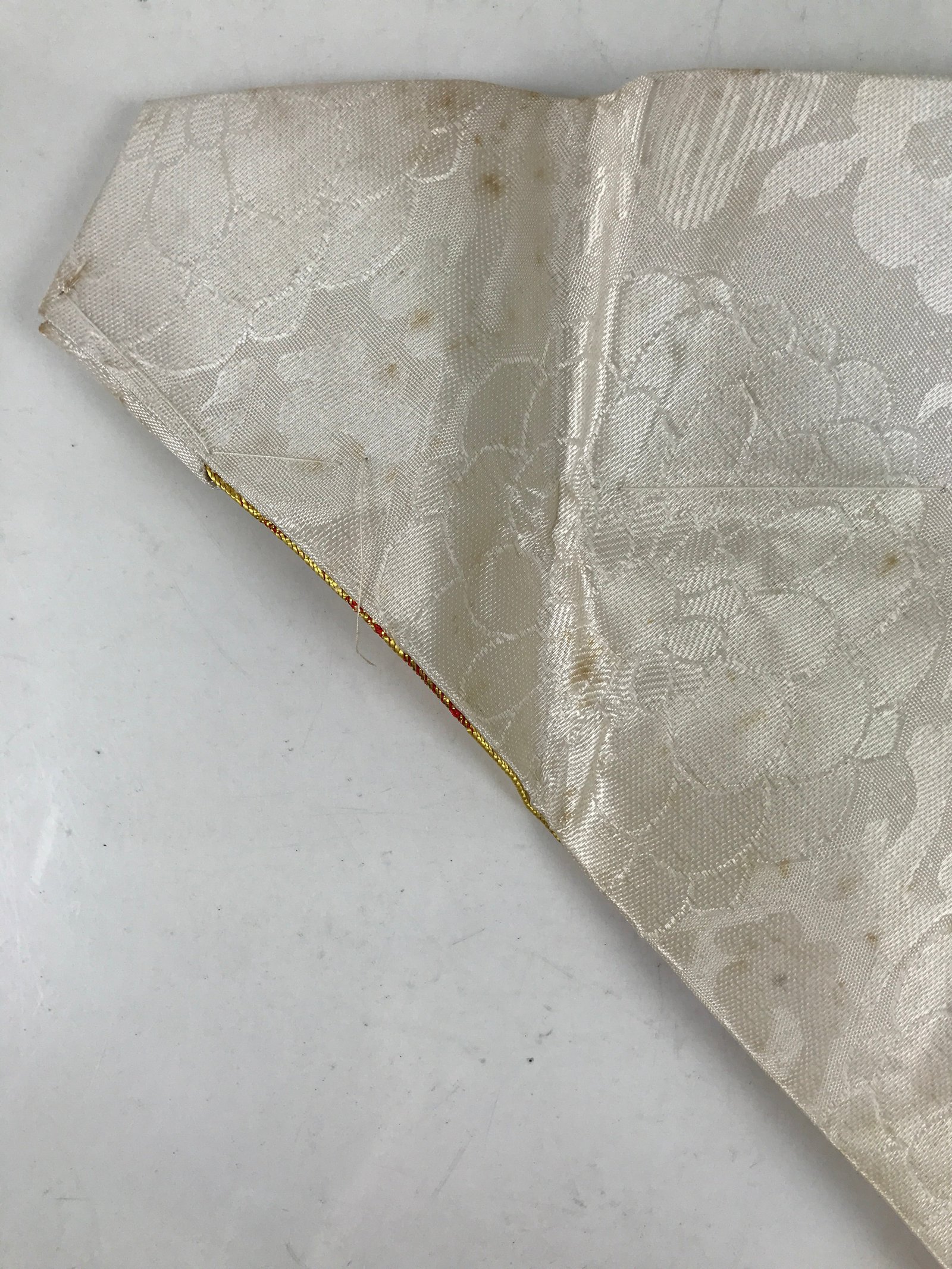 Japanese Buddhist Altar Silk Table Cloth Uchishiki Chrysanthemum Red Gold UC21