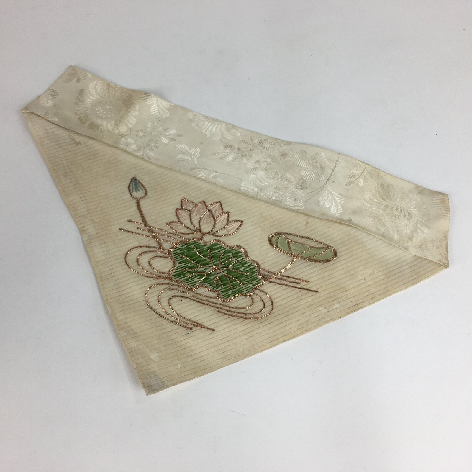 Japanese Buddhist Altar Table Cloth 41cm Uchishiki Lotus Kyozukue White BU461