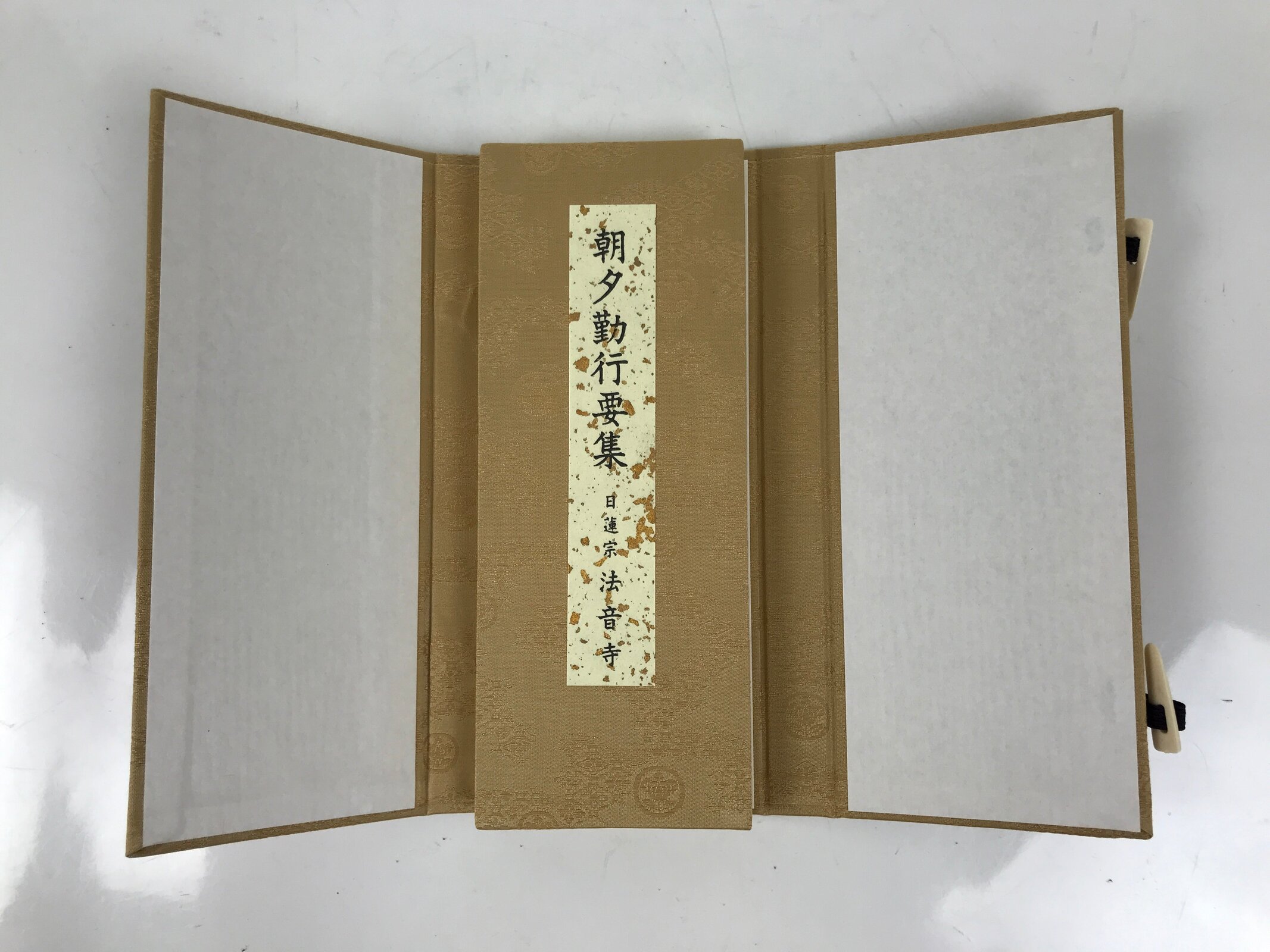 Japanese Buddhist Sutra Book Gongyoyoshu Nichiren Houonji Beige Boxed BA632