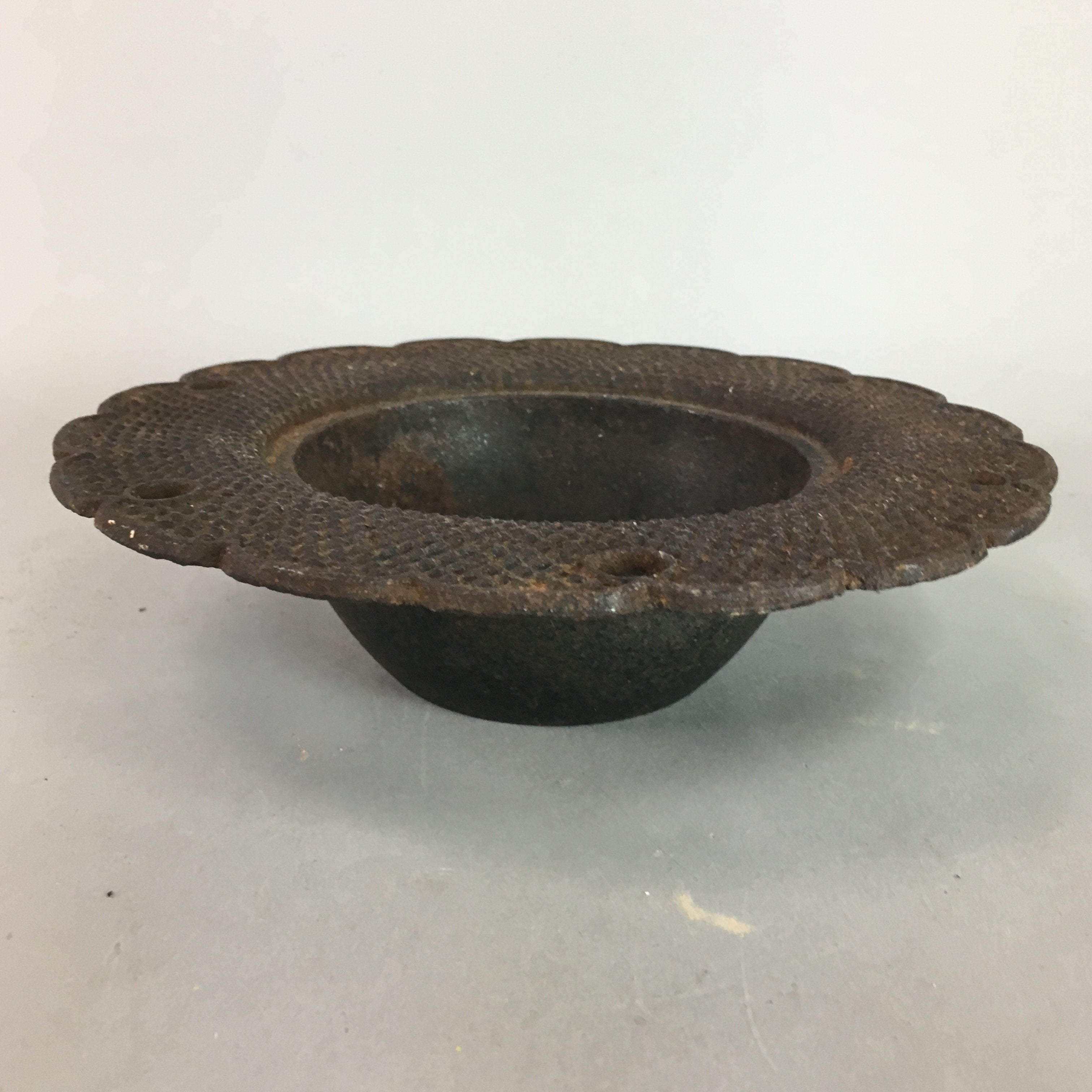 Japanese Cast Iron Ashtray Vtg Nanbu Tekki Floral Arare Iwachu Haizara T57