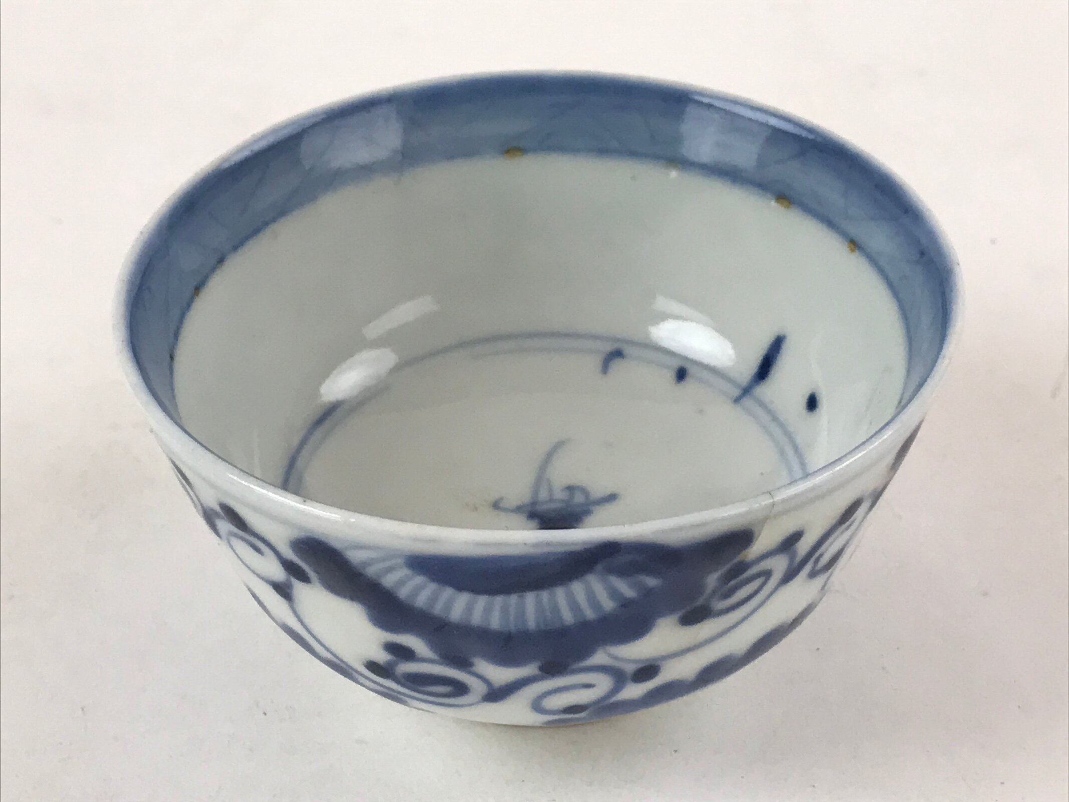 Japanese Ceramic Chawan Lidded Bowl Vtg White Blue Floral Design Pottery PY500