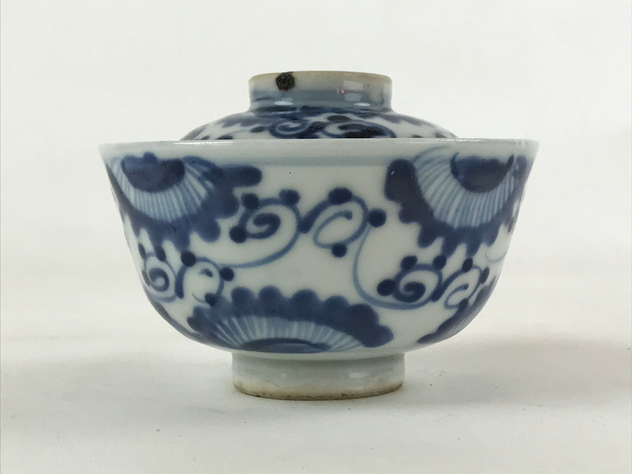 Japanese Ceramic Chawan Lidded Bowl Vtg White Blue Floral Design Pottery PY500