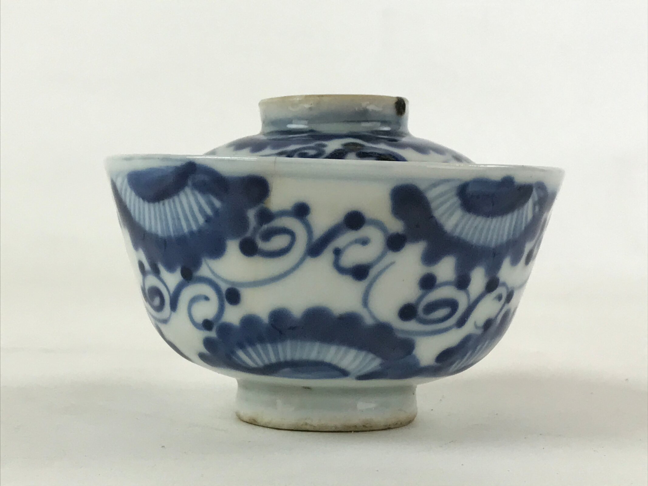 Japanese Ceramic Chawan Lidded Bowl Vtg White Blue Floral Design Pottery PY500