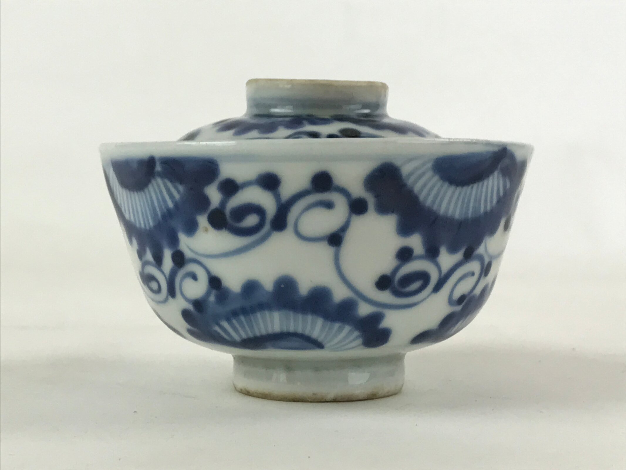 Japanese Ceramic Chawan Lidded Bowl Vtg White Blue Floral Design Pottery PY500