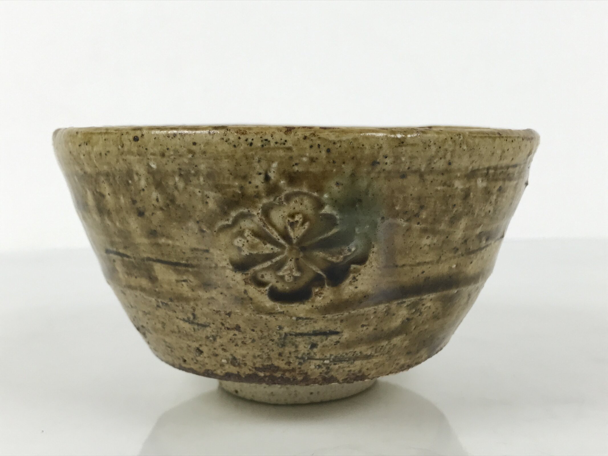 Japanese Ceramic Green Tea Bowl Matcha Chawan Vtg Pottery Brown Crest CHB116