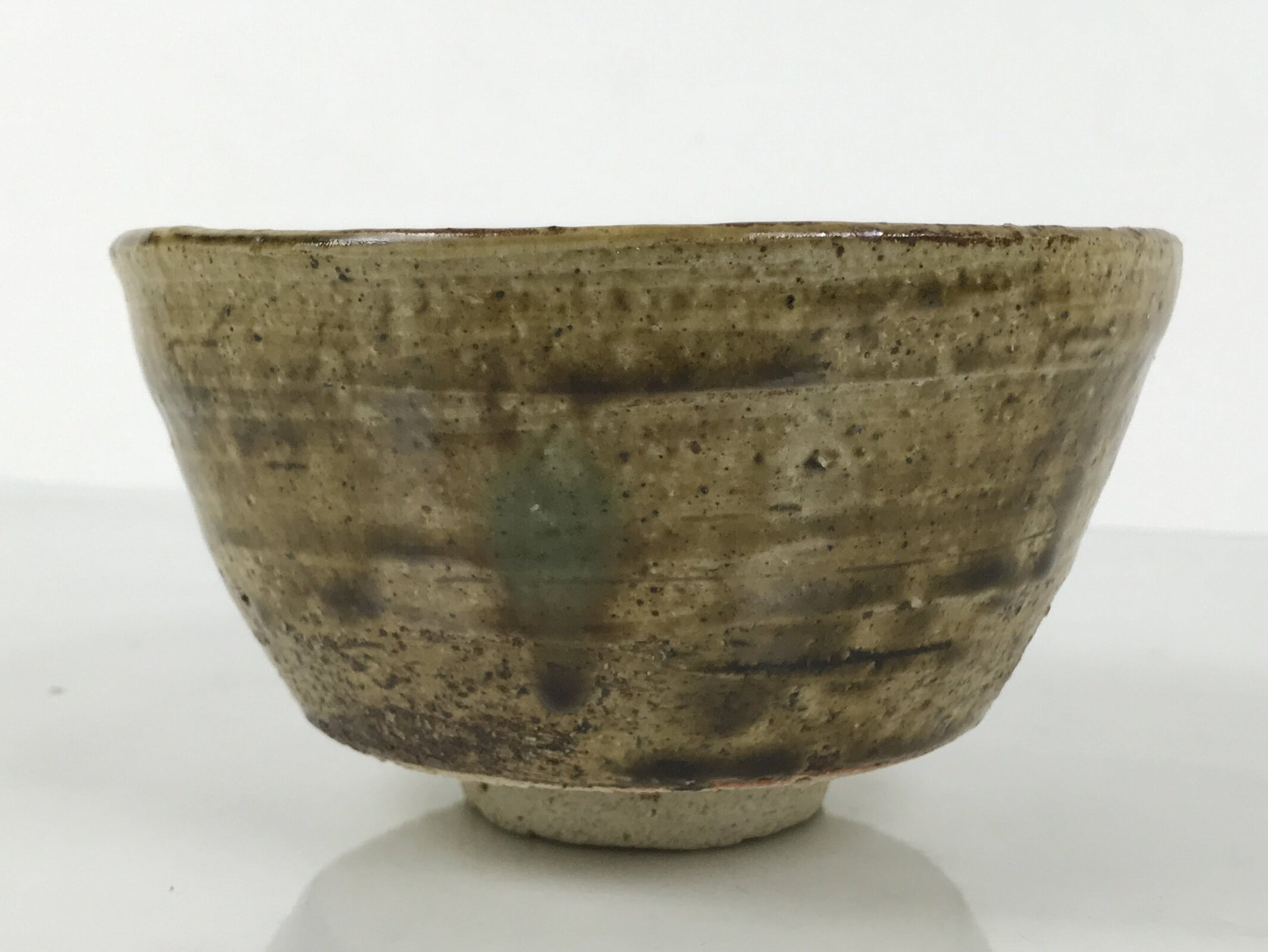 Japanese Ceramic Green Tea Bowl Matcha Chawan Vtg Pottery Brown Crest CHB116