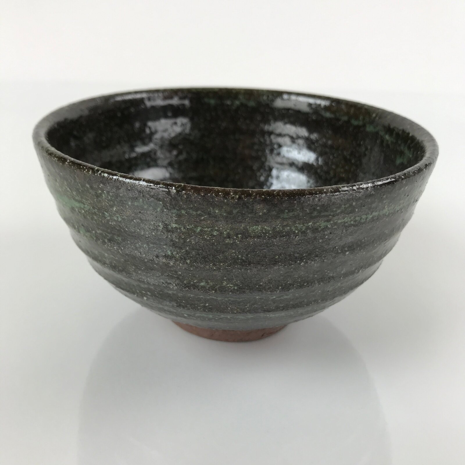 Japanese Ceramic Green Tea Ceremony Bowl Chawan Dark Brown Green Speckle CHB29