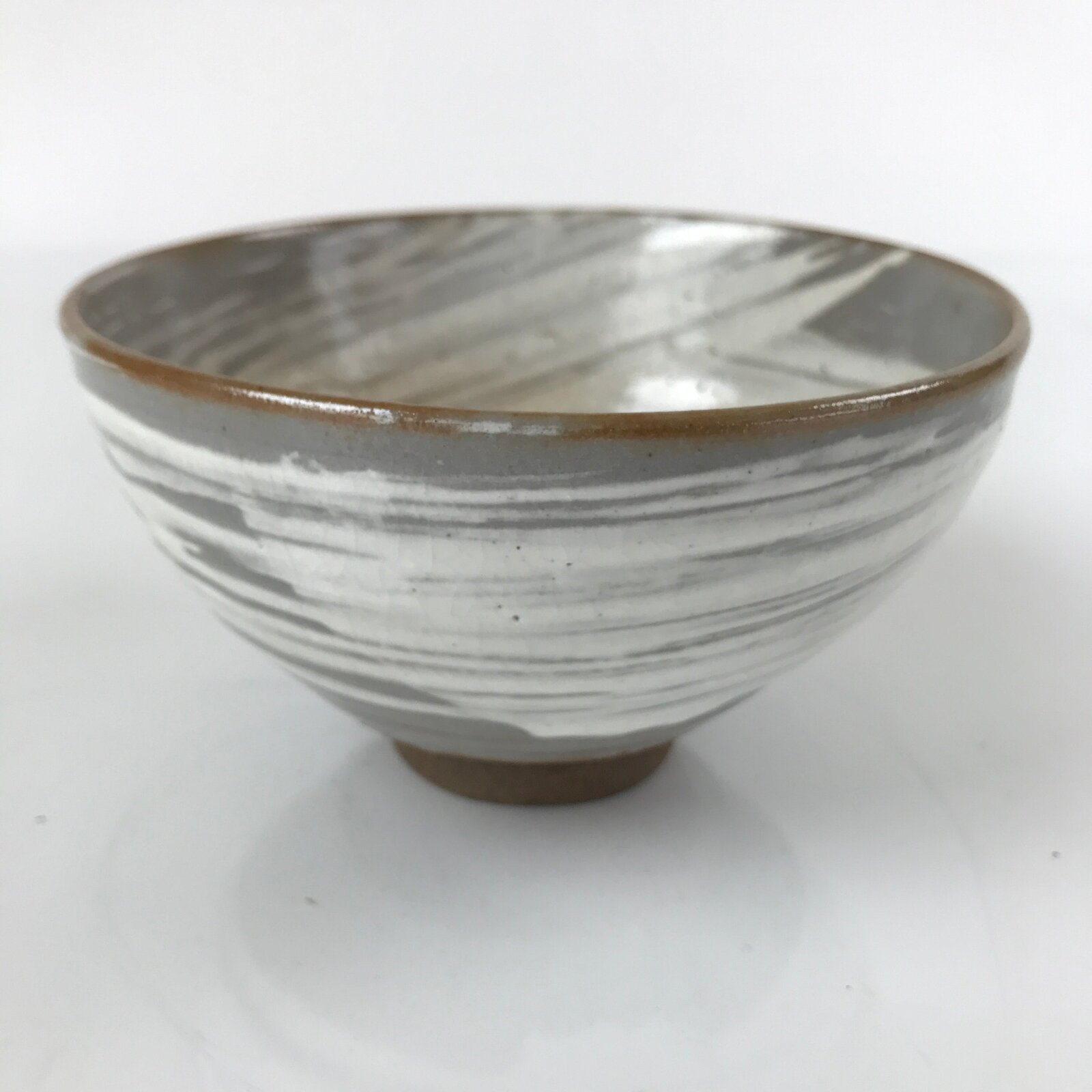 Japanese Ceramic Green Tea Ceremony Bowl Matcha Chawan Wannari Gray White CHB31