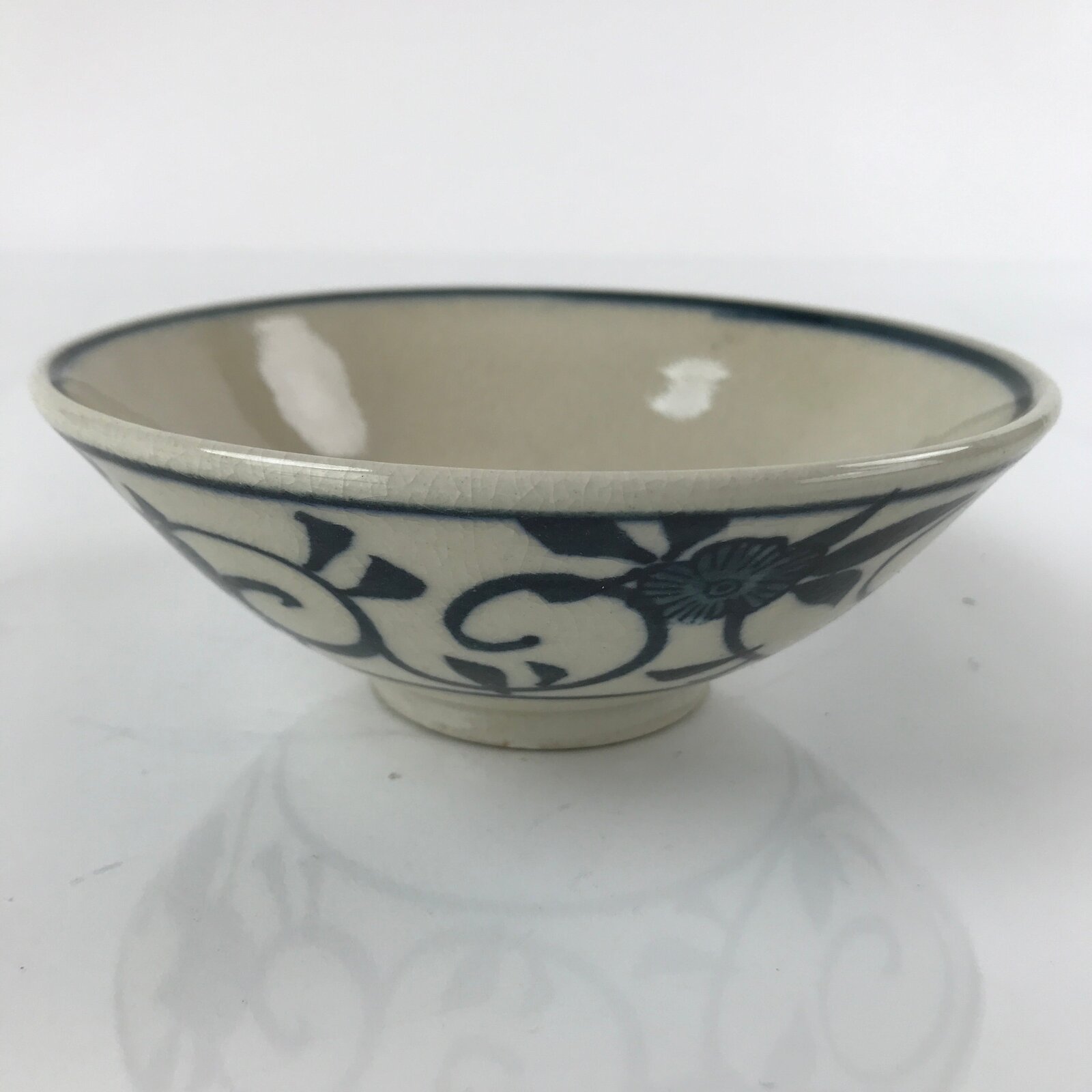 Japanese Ceramic Green Tea Ceremony Bowl Matcha Chawan White Blue Floral CHB35