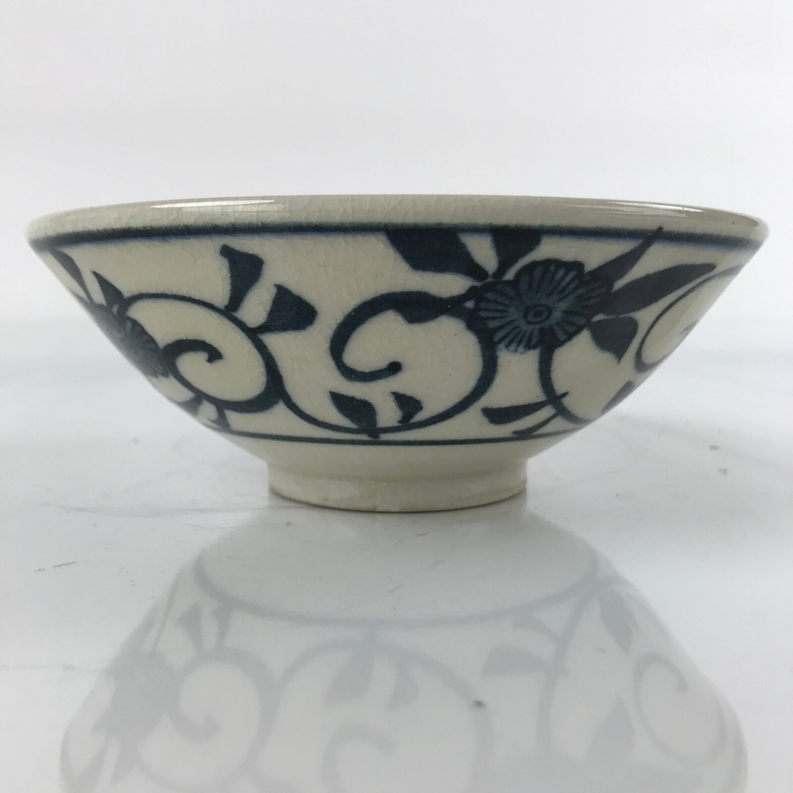 Japanese Ceramic Green Tea Ceremony Bowl Matcha Chawan White Blue Floral CHB35