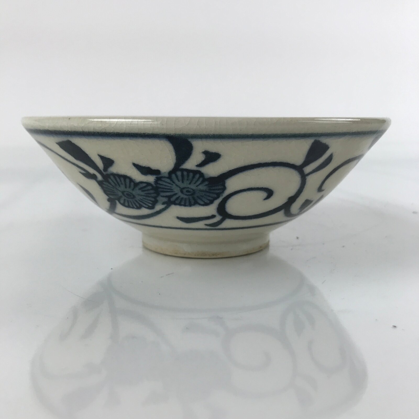 Japanese Ceramic Green Tea Ceremony Bowl Matcha Chawan White Blue Floral CHB35