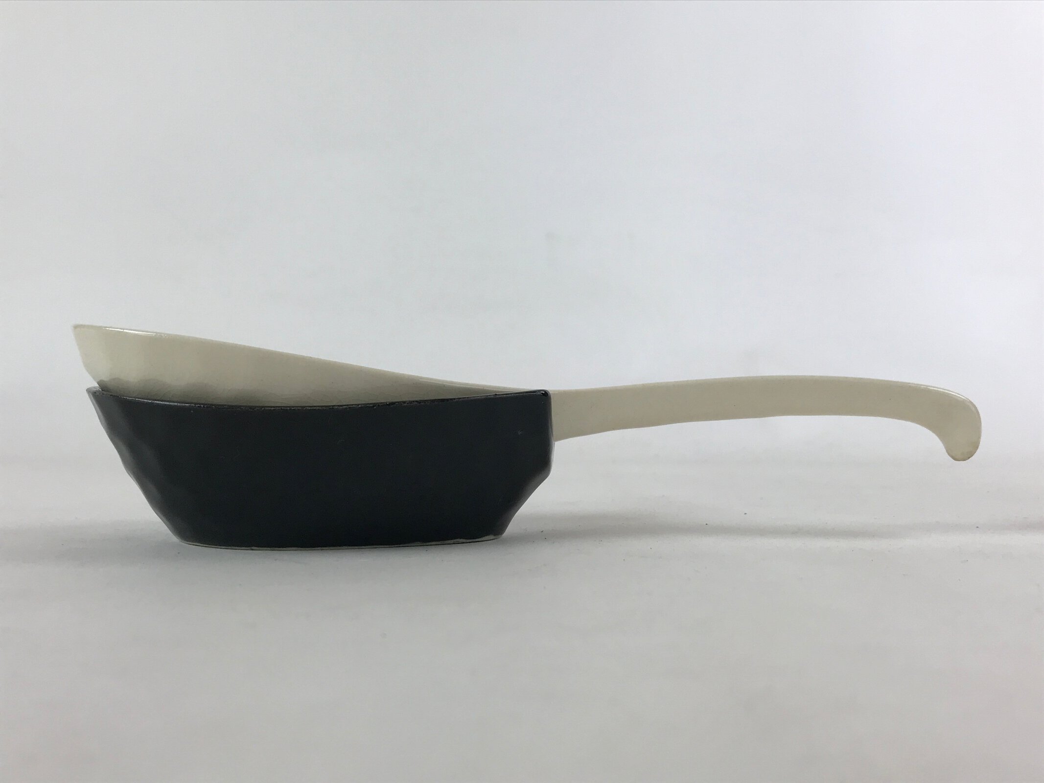 Japanese Ceramic Large Spoon W/ Stand Vtg Ramen Noodle Soup White Black PY558