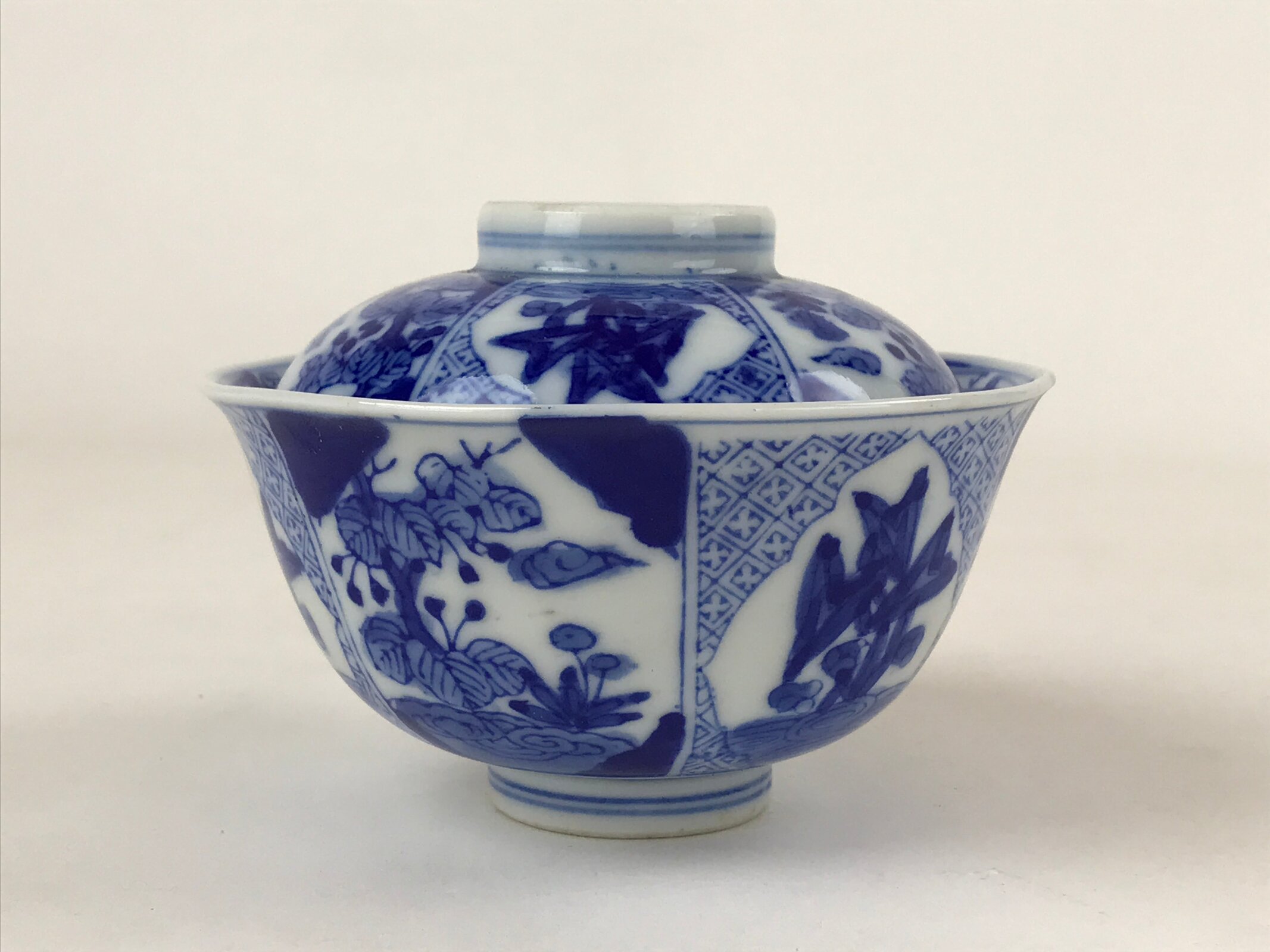 Japanese Ceramic Sometsuke Lidded Bowl Owan Vtg Pottery White Blue Floral PY581