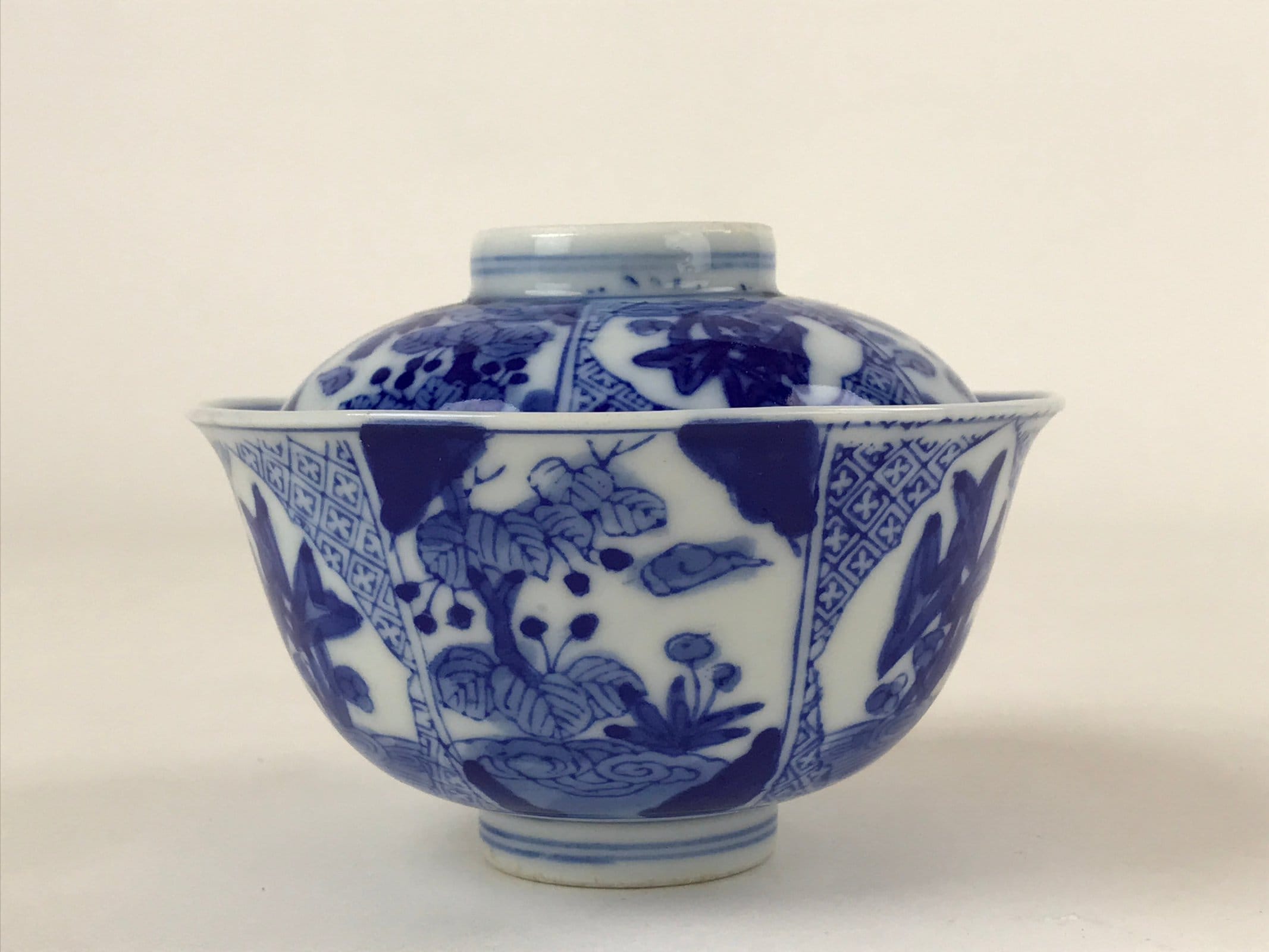 Japanese Ceramic Sometsuke Lidded Bowl Owan Vtg Pottery White Blue Floral PY581