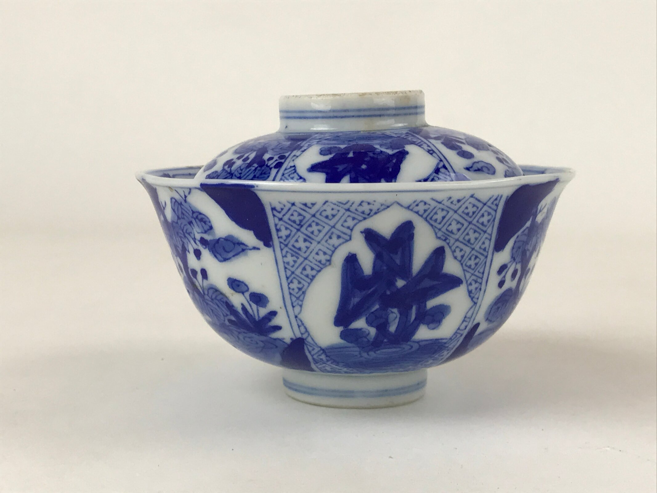 Japanese Ceramic Sometsuke Lidded Bowl Owan Vtg Pottery White Blue Floral PY582