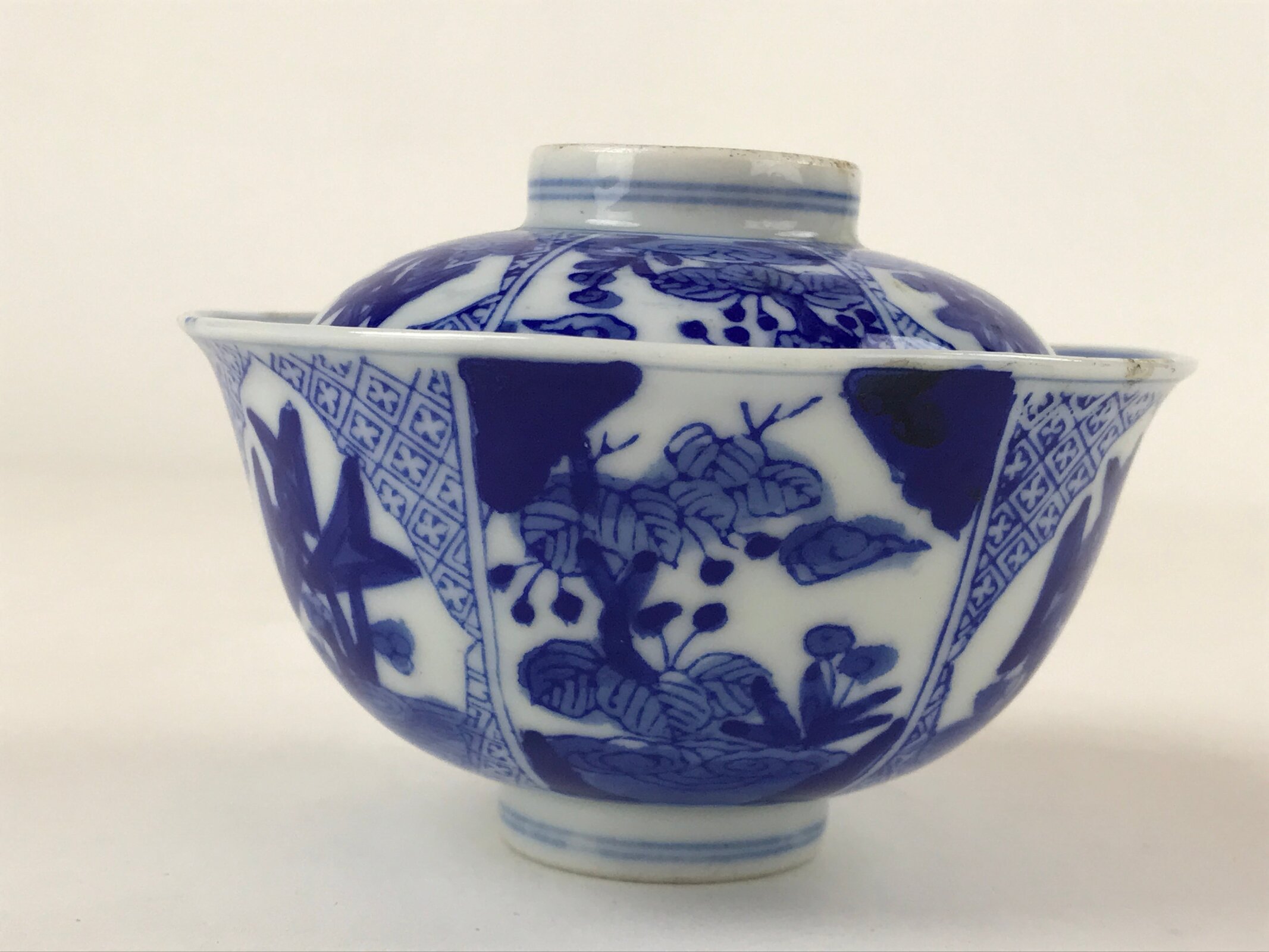 Japanese Ceramic Sometsuke Lidded Bowl Owan Vtg Pottery White Blue Floral PY582