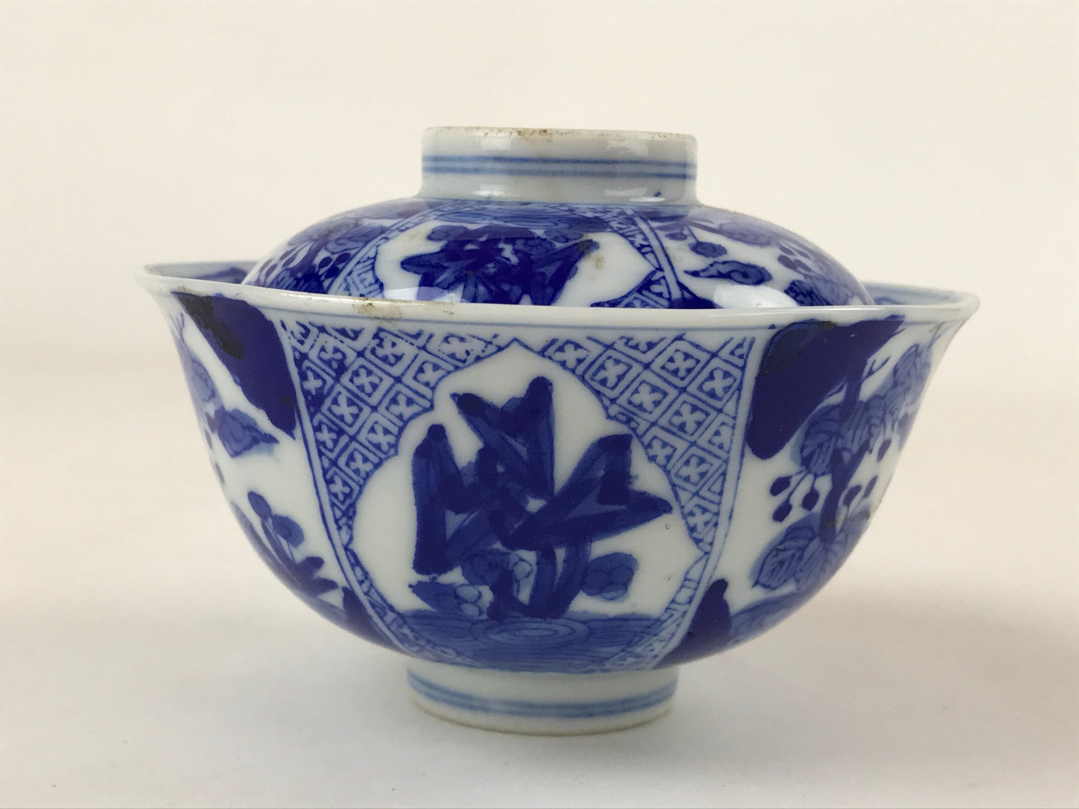 Japanese Ceramic Sometsuke Lidded Bowl Owan Vtg Pottery White Blue Floral PY582