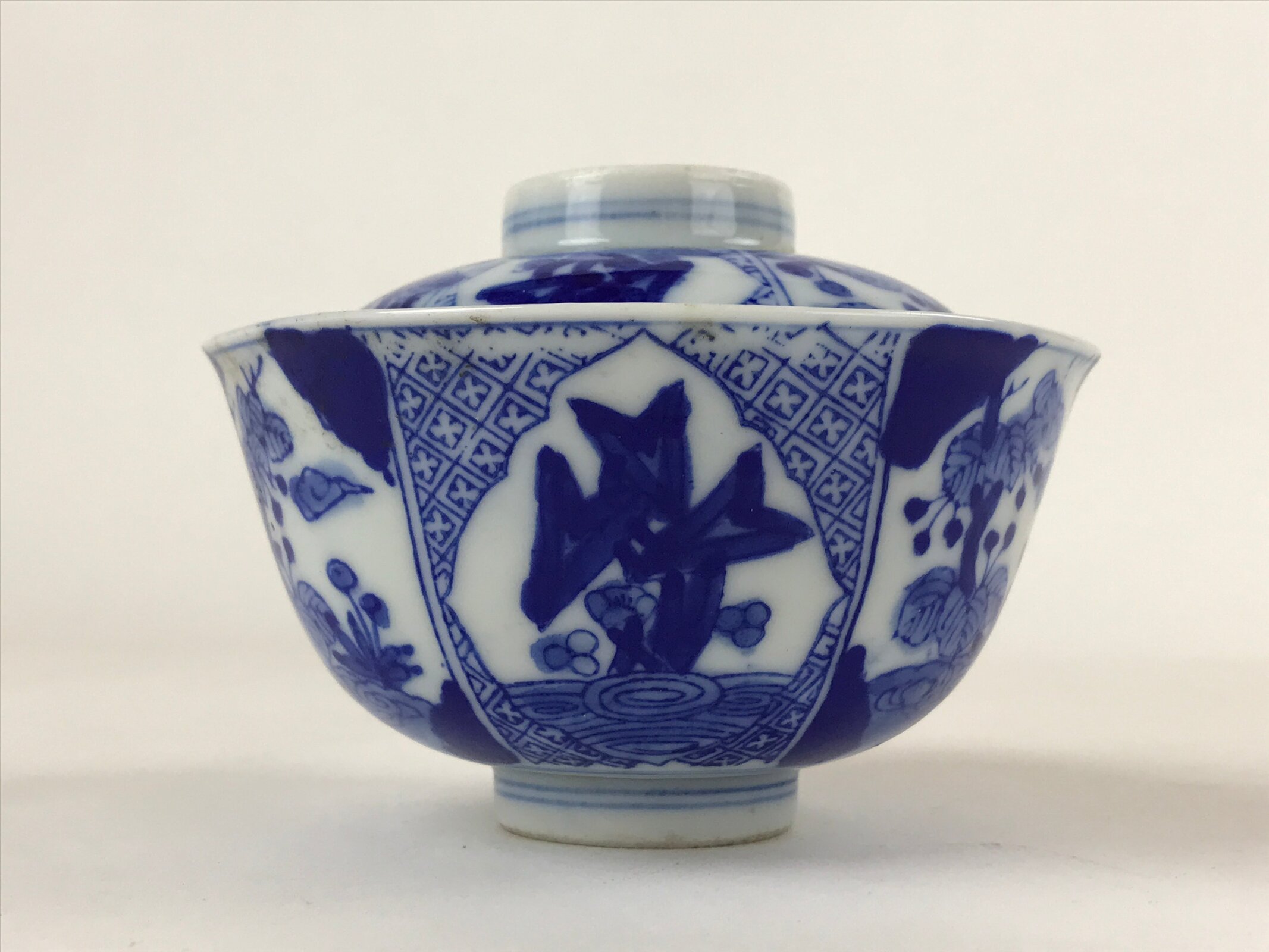 Japanese Ceramic Sometsuke Lidded Bowl Owan Vtg Pottery White Blue Floral PY586