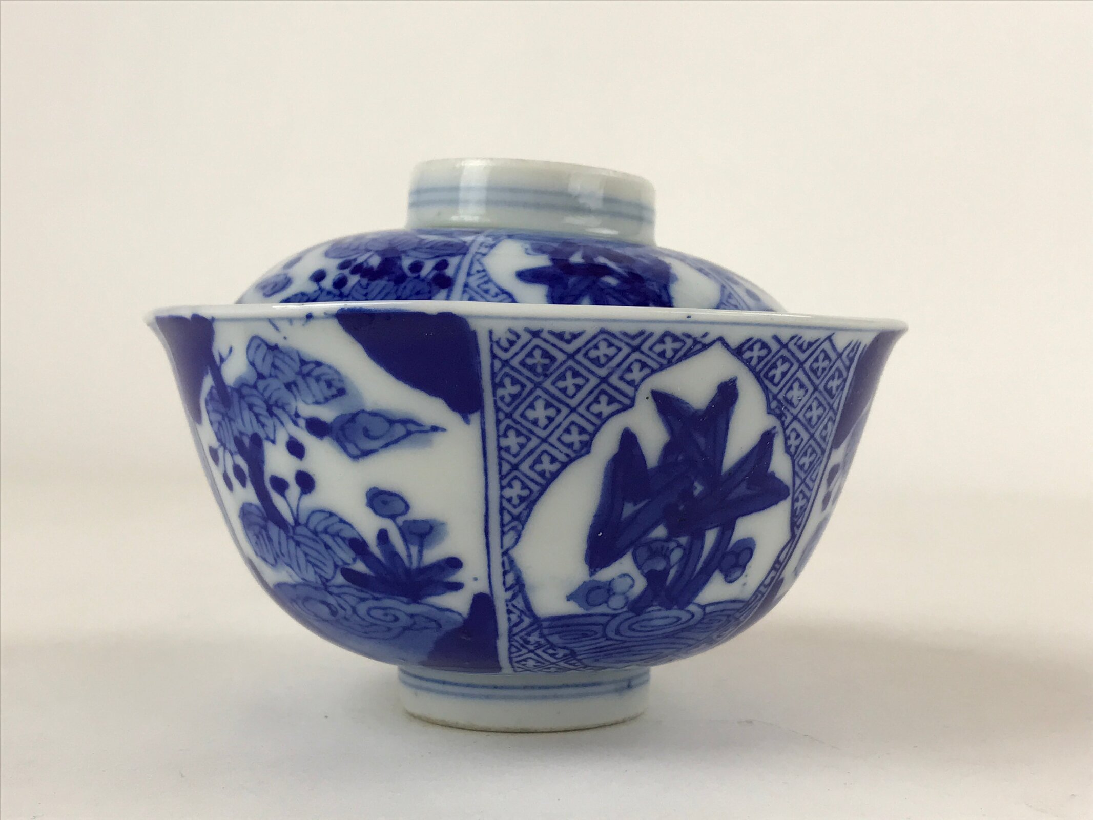 Japanese Ceramic Sometsuke Lidded Bowl Owan Vtg Pottery White Blue Floral PY586