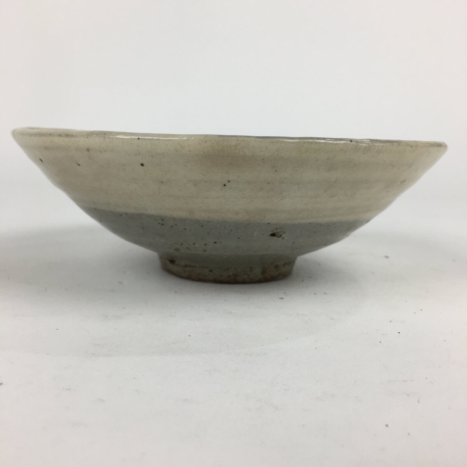 Japanese Ceramic Tea Ceremony Green Tea Bowl Vtg Chawan Gray White PP856