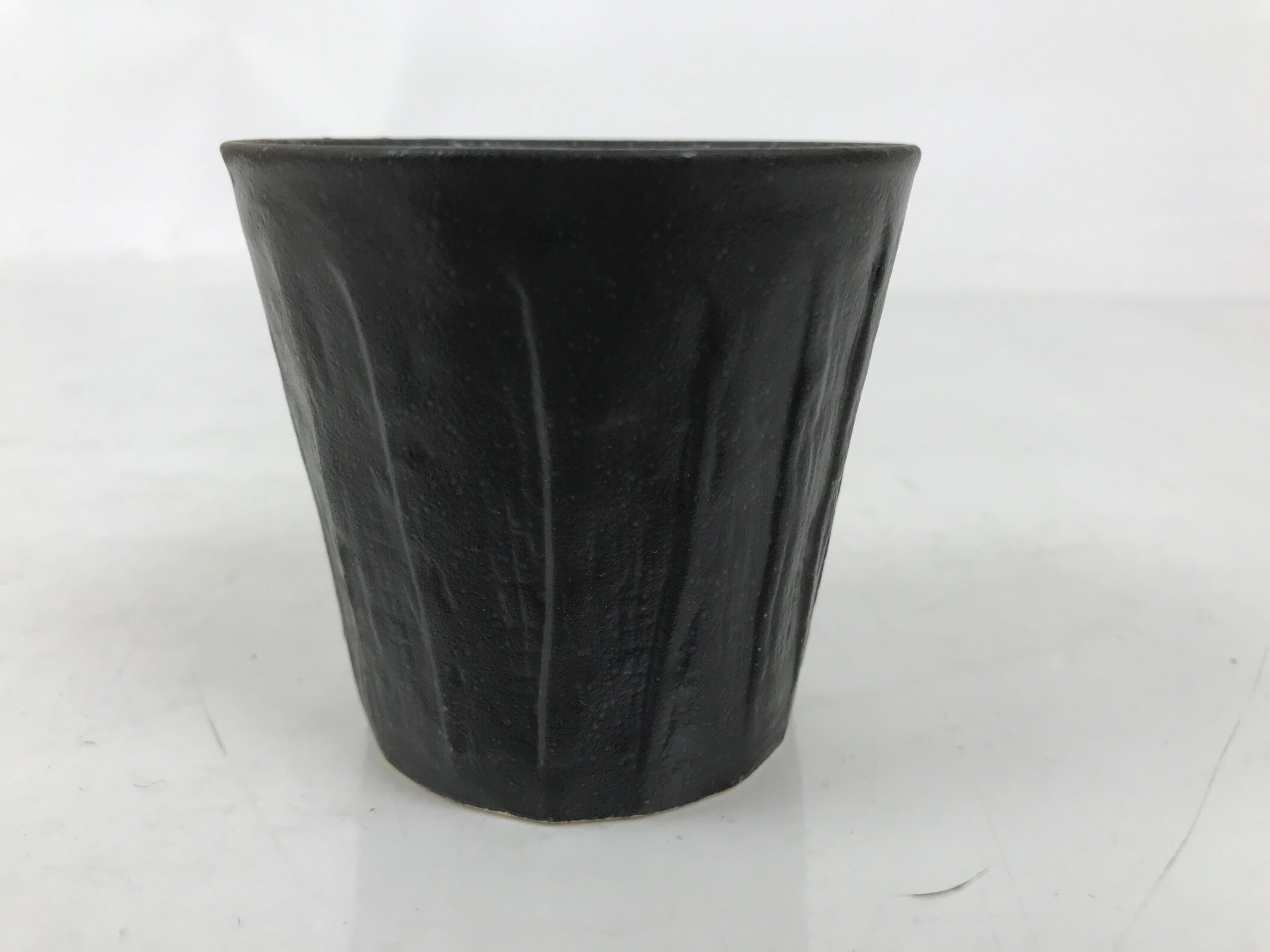 Japanese Ceramic Yunomi Teacup Simple Pottery Vtg Black Sencha Yakimono TC586