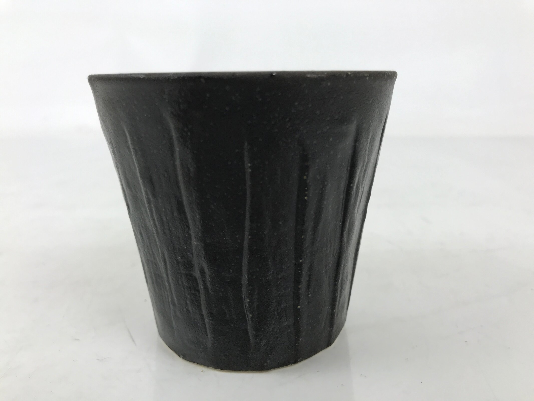 Japanese Ceramic Yunomi Teacup Simple Pottery Vtg Black Sencha Yakimono TC586