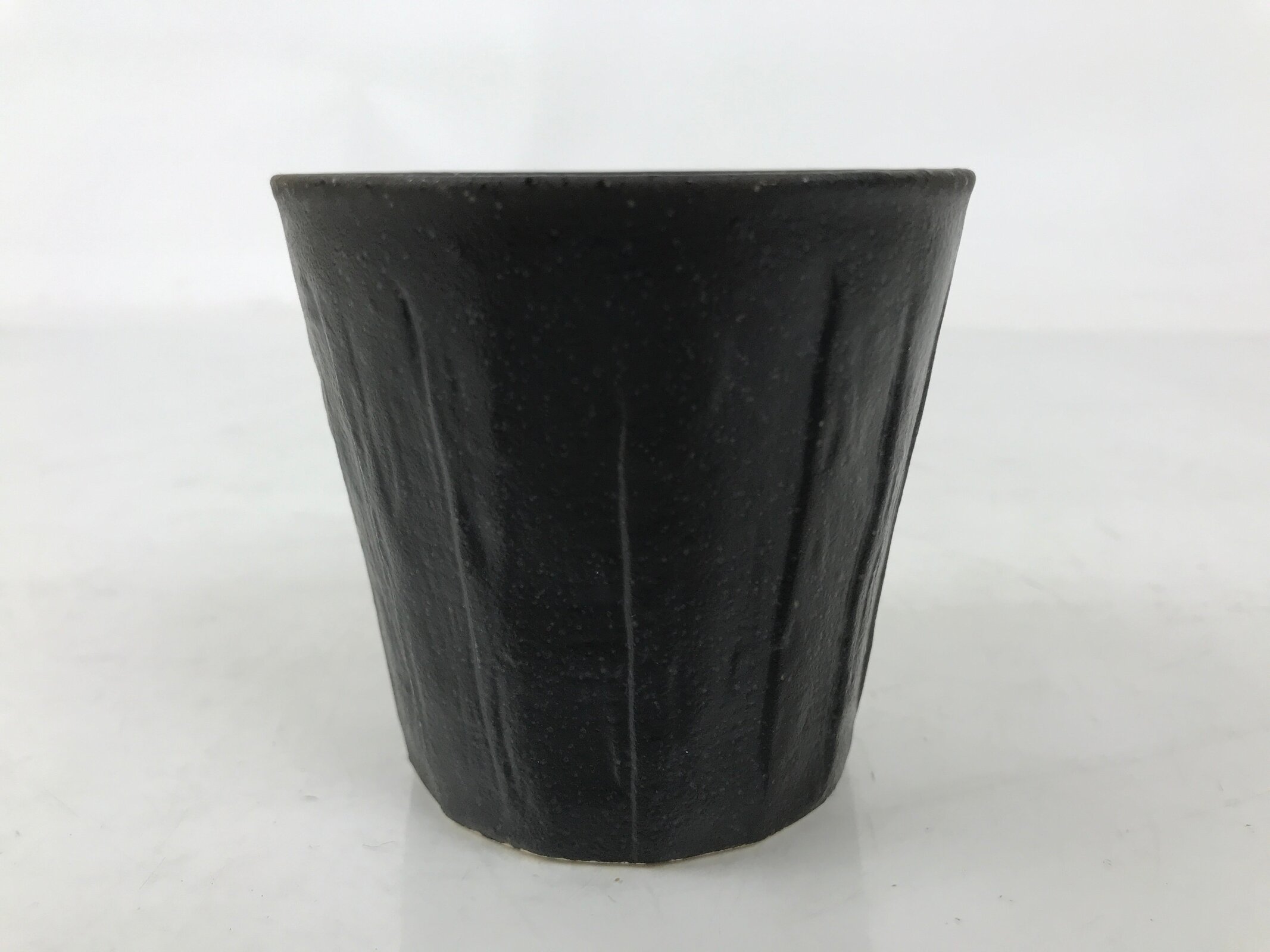 Japanese Ceramic Yunomi Teacup Simple Pottery Vtg Black Sencha Yakimono TC586