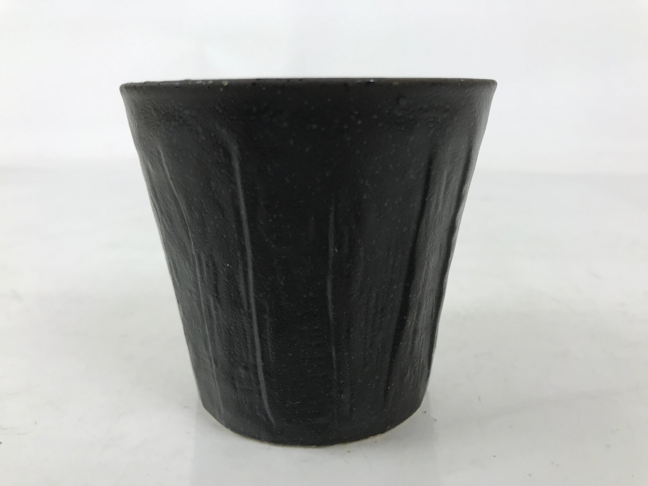Japanese Ceramic Yunomi Teacup Simple Pottery Vtg Black Sencha Yakimono TC586