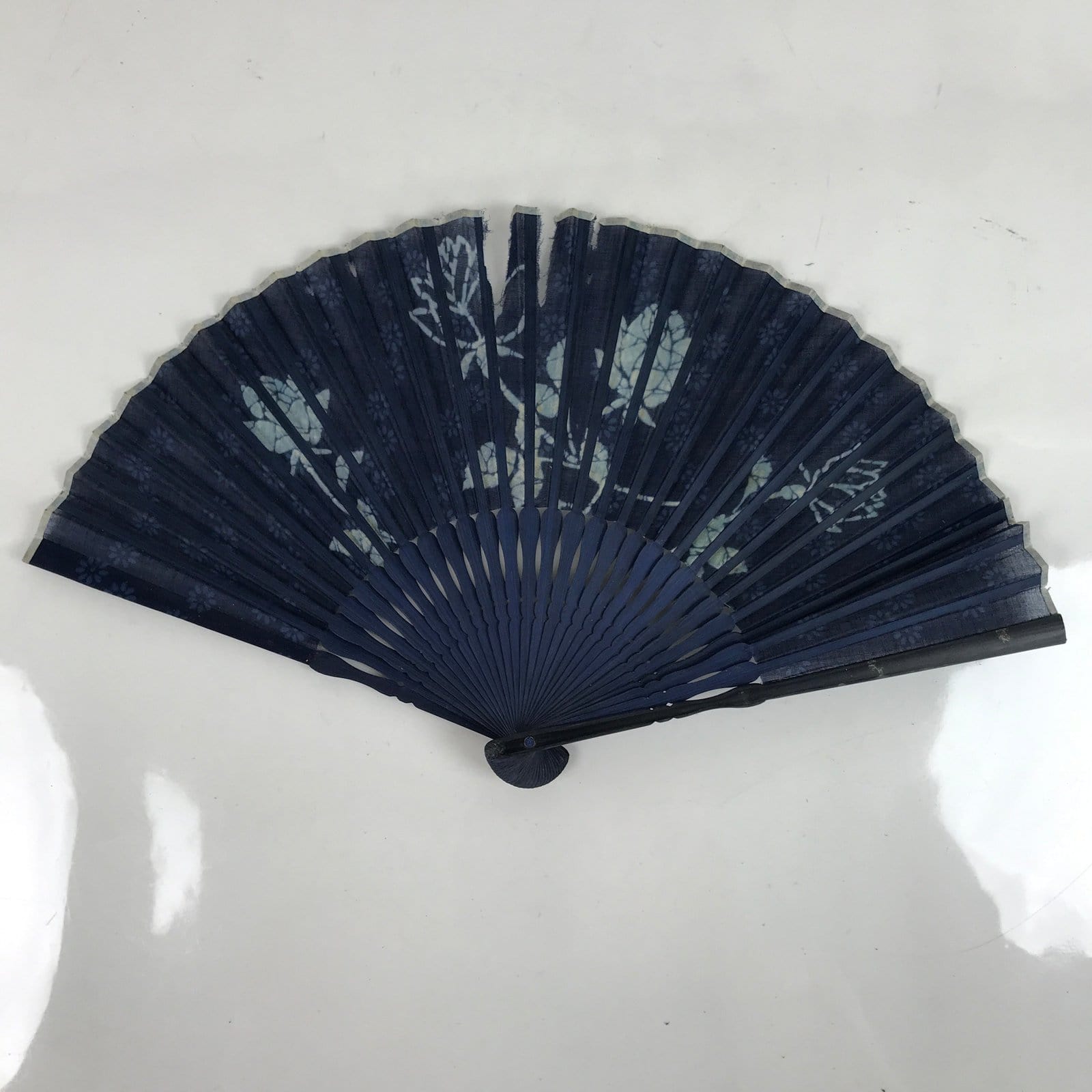 Japanese Fabric Folding Fan Sensu Bamboo Frame Blue White Roses Flowers 4D813