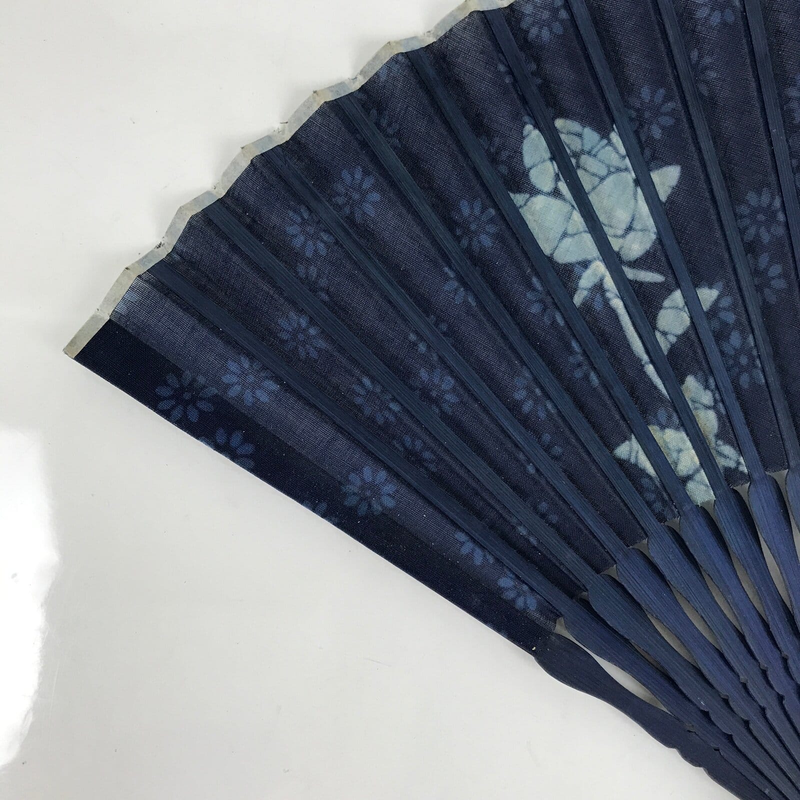 Japanese Fabric Folding Fan Sensu Bamboo Frame Blue White Roses Flowers 4D813