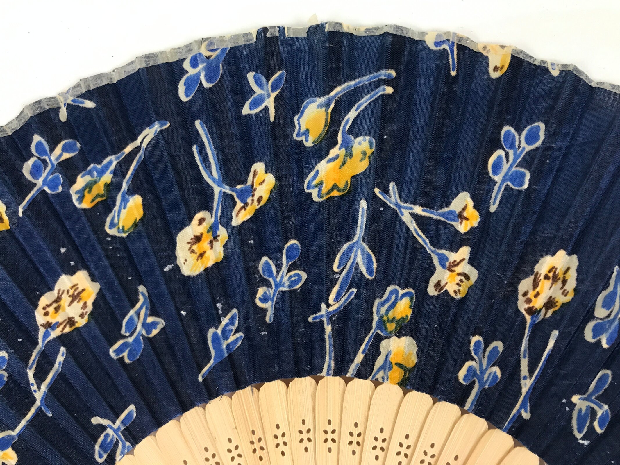 Japanese Fabric Folding Fan Sensu Vtg Bamboo Frame Navy Blue Yellow Flower 4D919