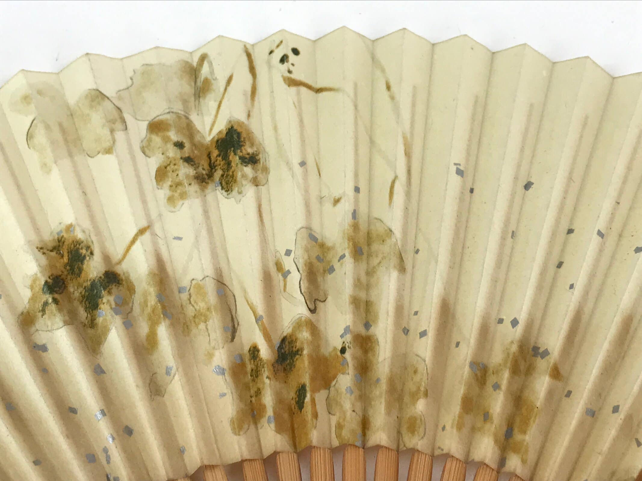 Japanese Folding Fan Sensu Vtg Bamboo Frame Flowers Red Seal Beige 4D685