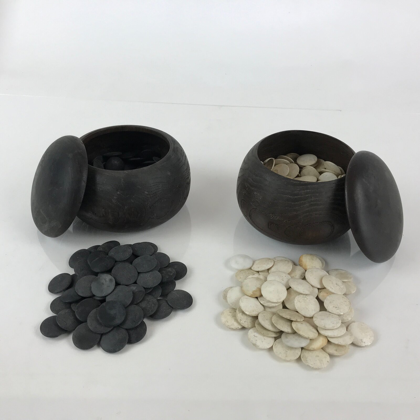 Japanese Go Stone Goishi Game Piece Set Vtg Dark Brown Bowl Black White GO76