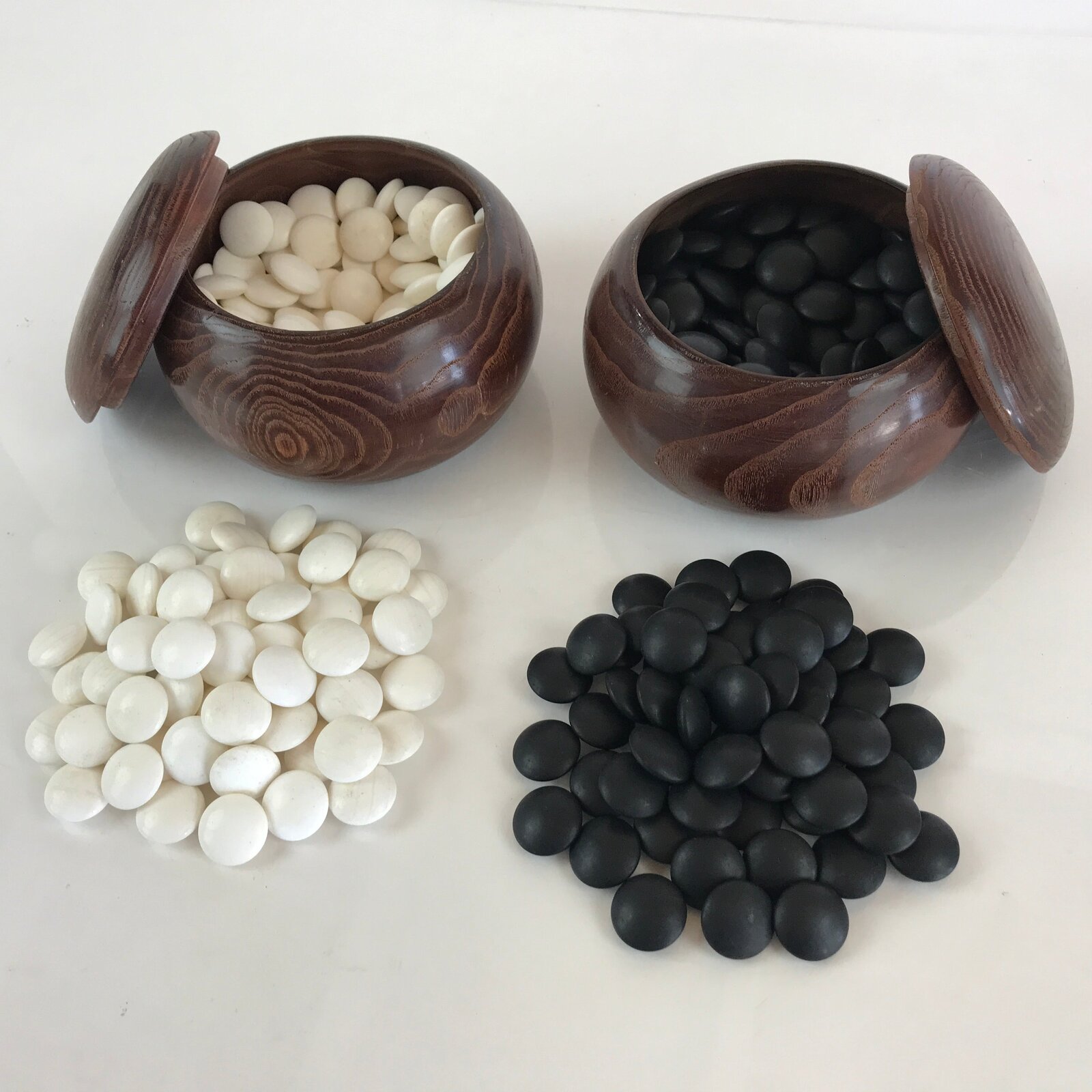 Japanese Go Stone Goishi Game Piece Set Vtg Dark Brown Bowl Black White GO77