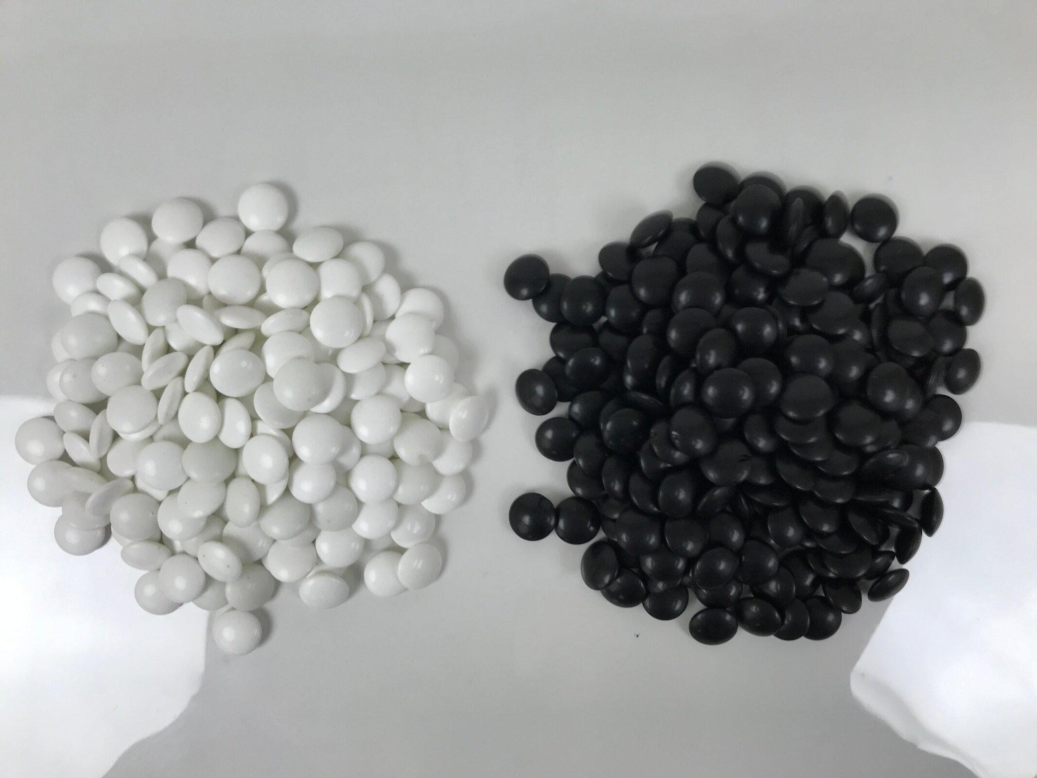 Japanese Go Stone Goishi Game Pieces Set Vtg Igo Brown Resin Bowls Glass GO102