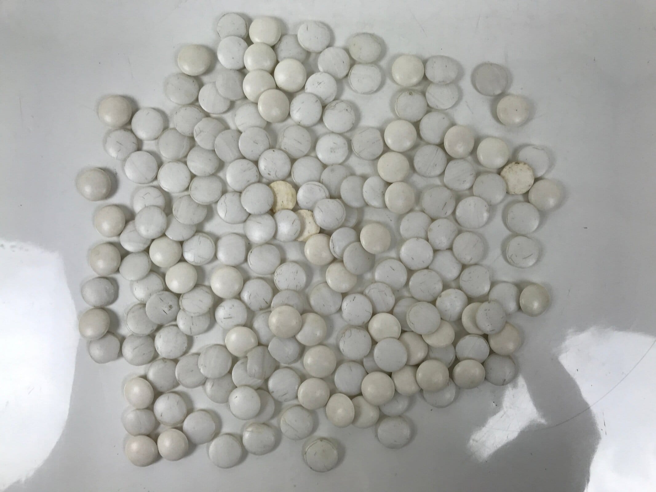 Japanese Go Stone Goishi Game Pieces Set Vtg Igo Brown Wood Bowls Glass GO100