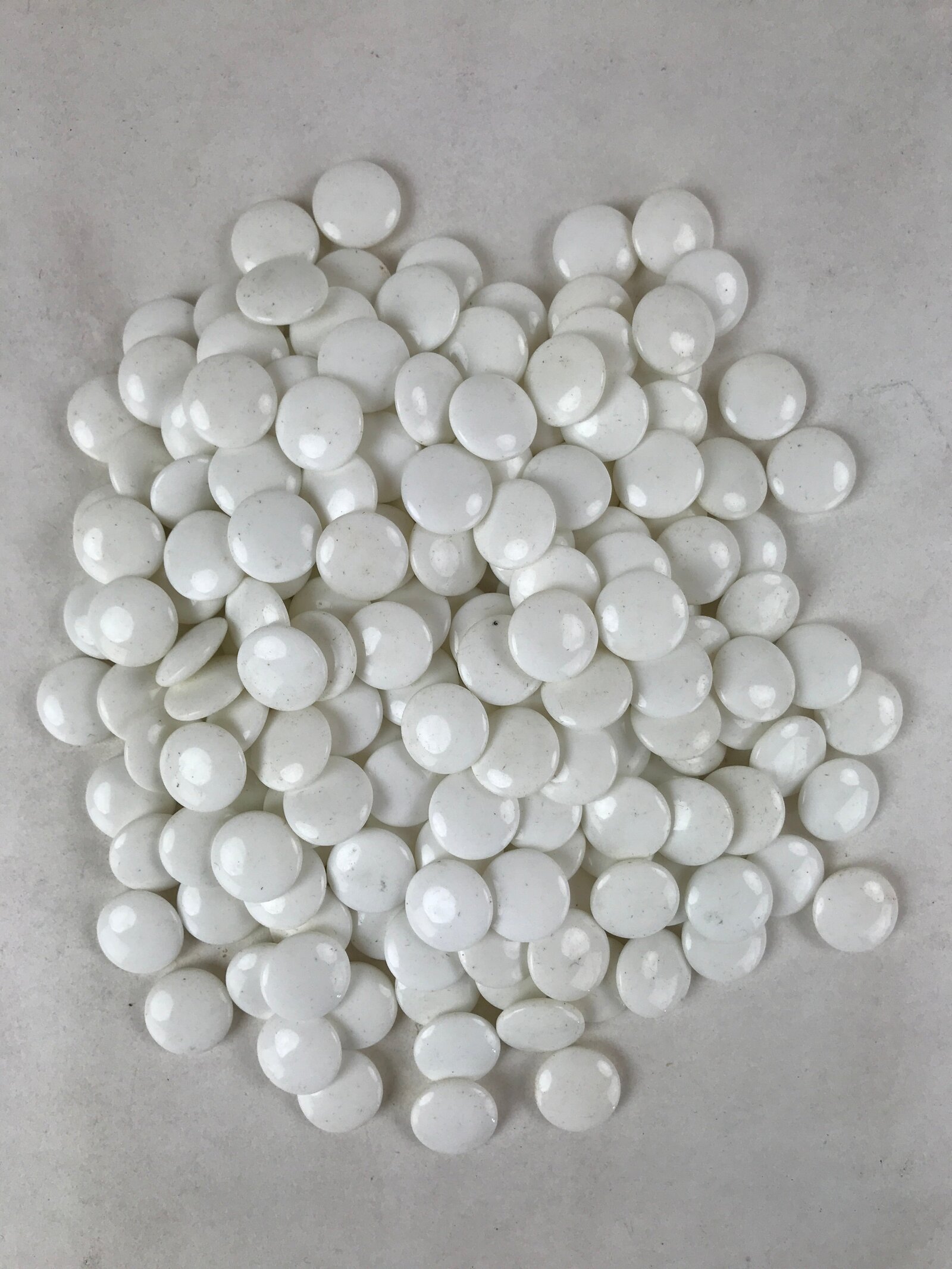 Japanese Go Stone Goishi Game Pieces Vtg Igo Brown Wooden Bowls Glass GO88