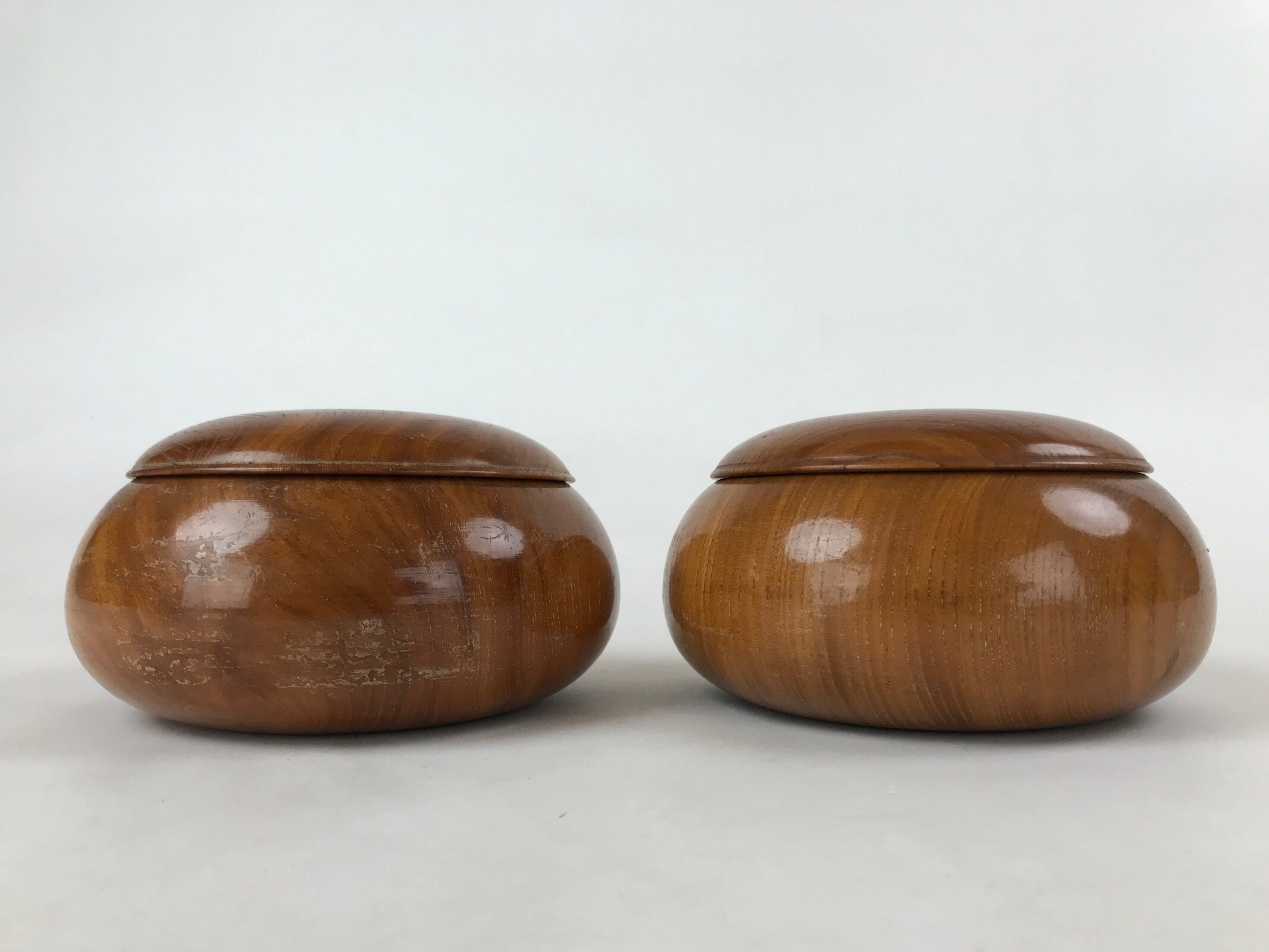 Japanese Go Stone Goishi Game Pieces Vtg Igo Brown Wooden Bowls Glass GO88