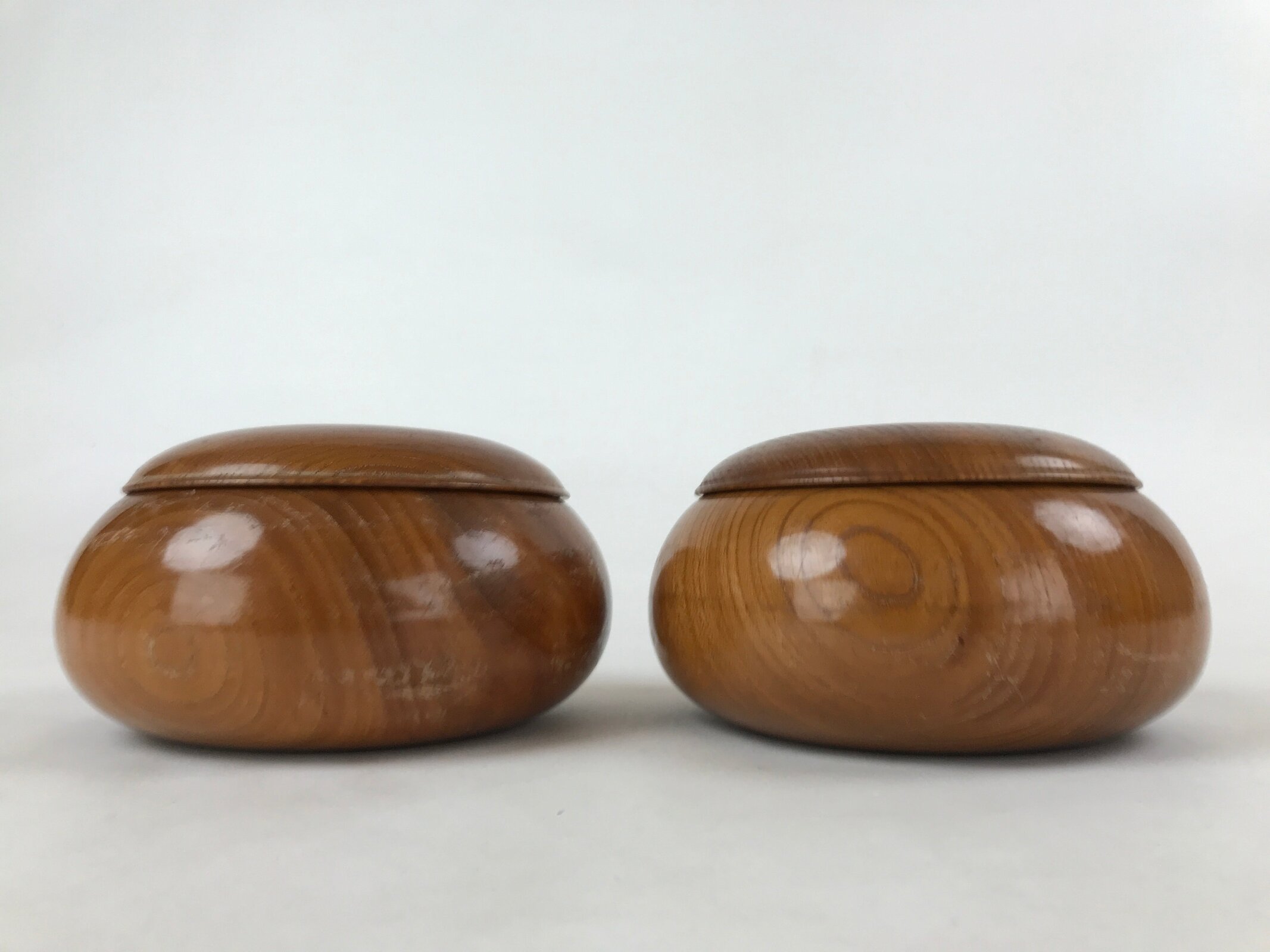 Japanese Go Stone Goishi Game Pieces Vtg Igo Brown Wooden Bowls Glass GO88