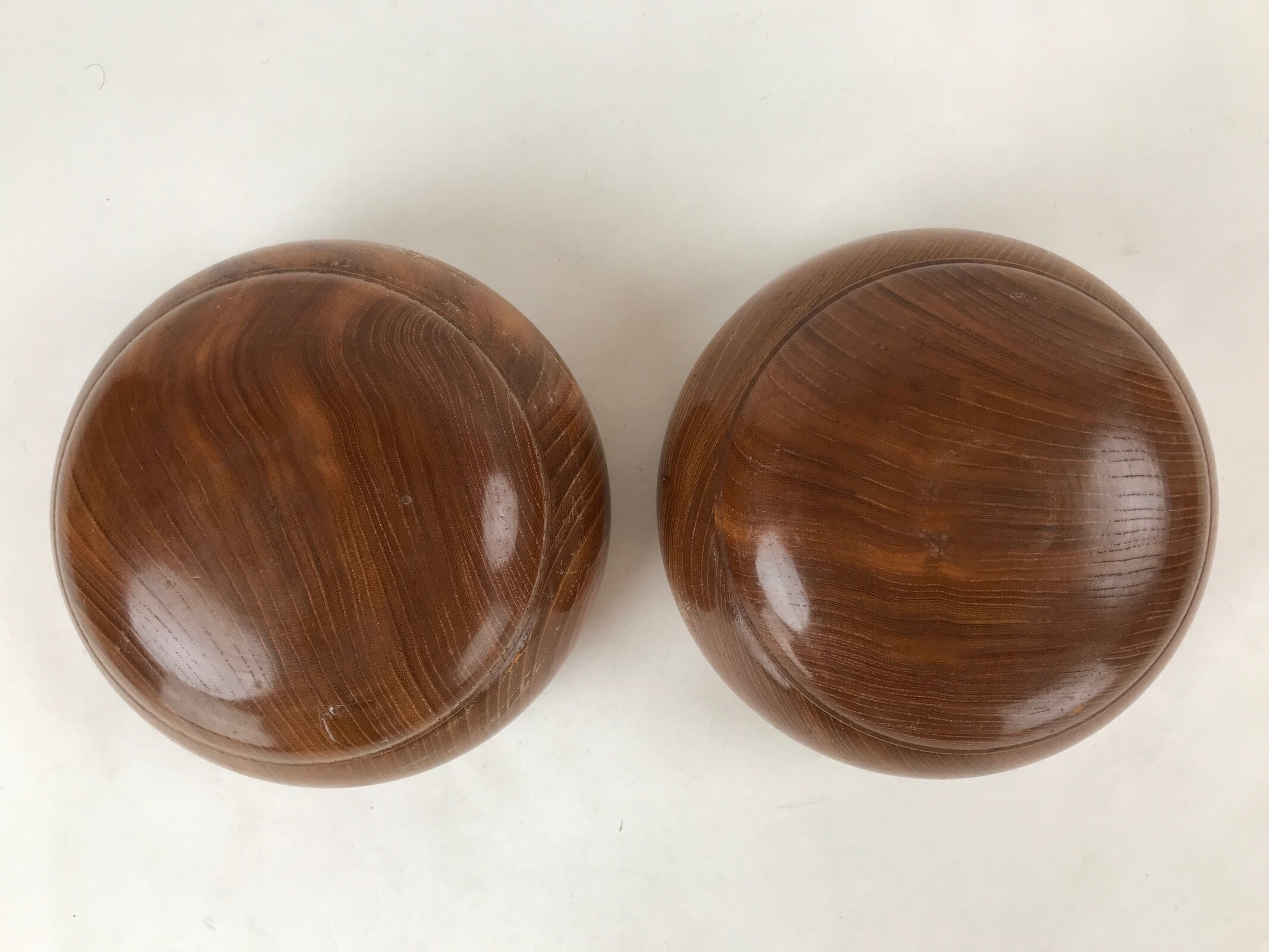 Japanese Go Stone Goishi Game Pieces Vtg Igo Brown Wooden Bowls Glass GO88