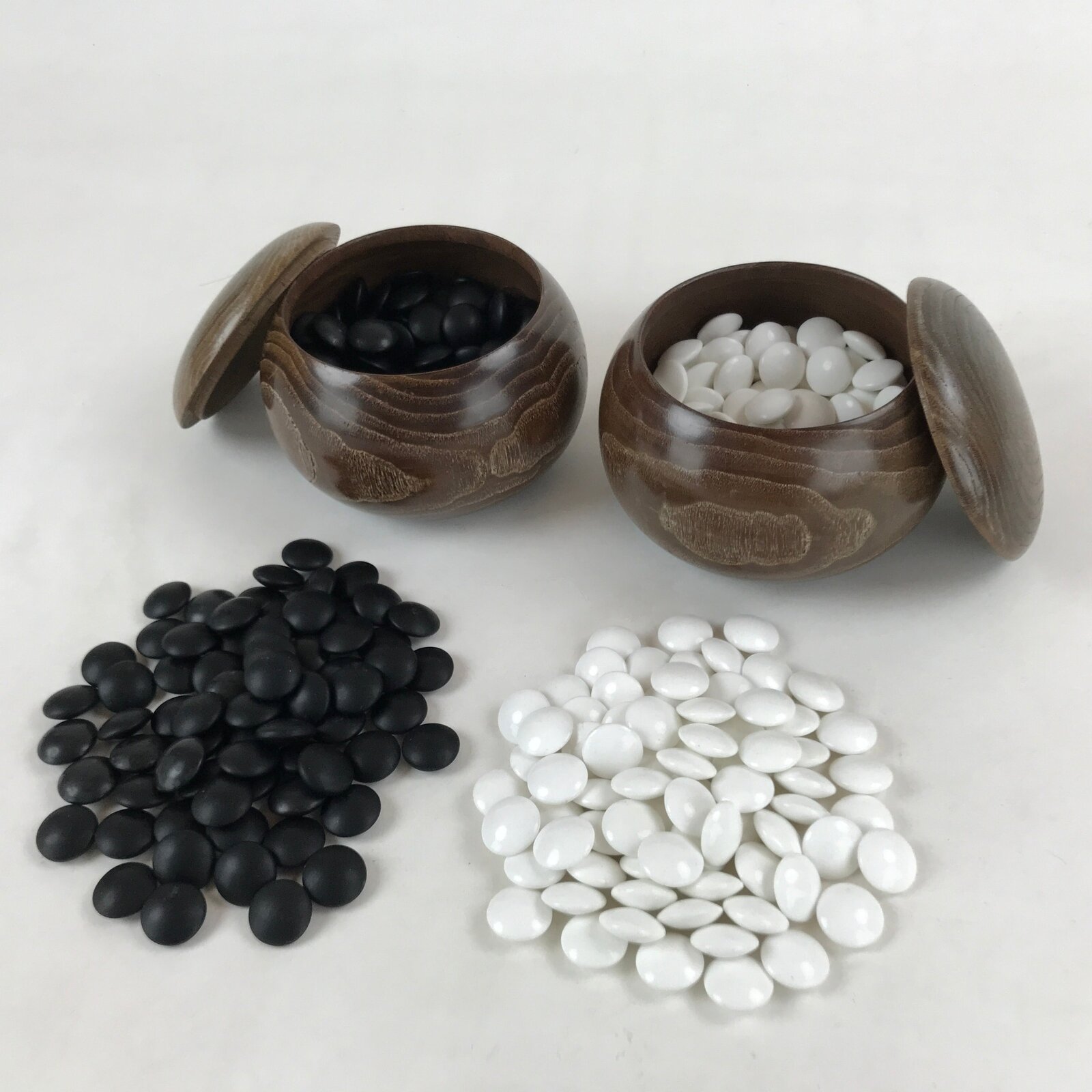 Japanese Go Stone Goishi Game Pieces Vtg Igo Brown Wooden Bowls Glass GO91