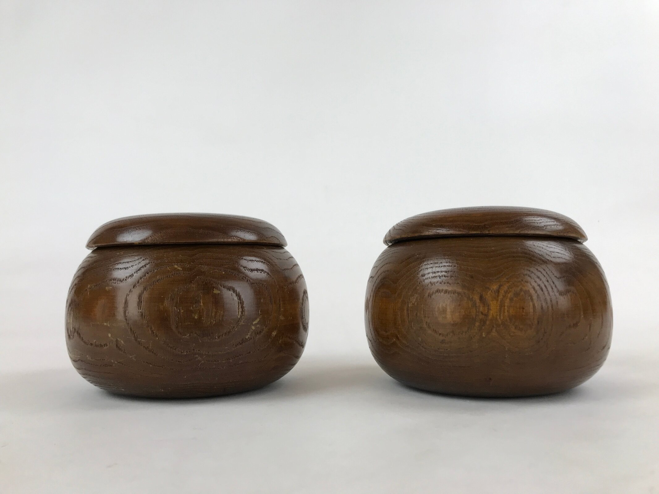 Japanese Go Stone Goishi Game Pieces Vtg Igo Brown Wooden Bowls Shell GO90