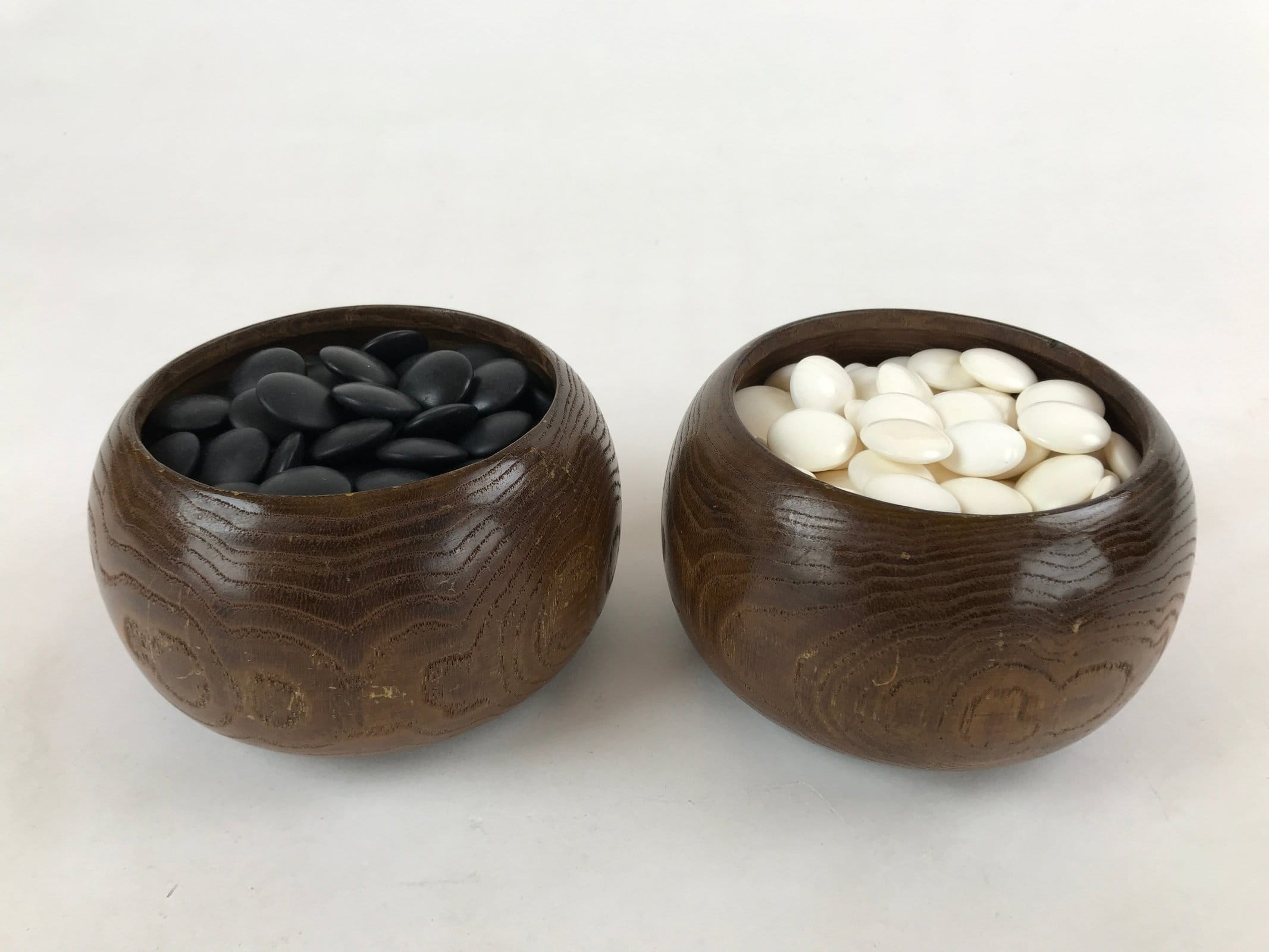 Japanese Go Stone Goishi Game Pieces Vtg Igo Brown Wooden Bowls Shell GO90