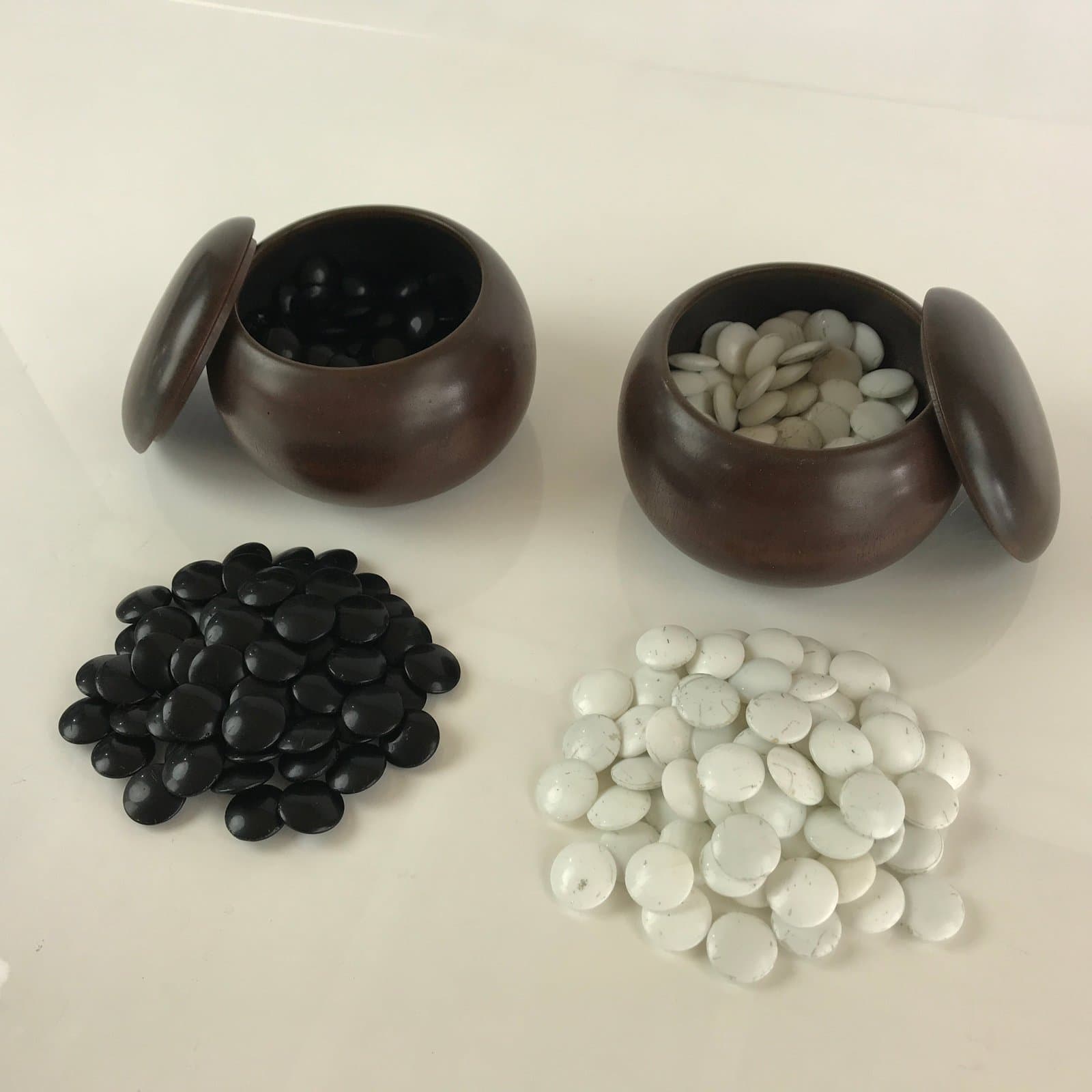 Japanese Go Stone Vtg Goishi Game Piece Set Dark Brown Bowl Black White GO72