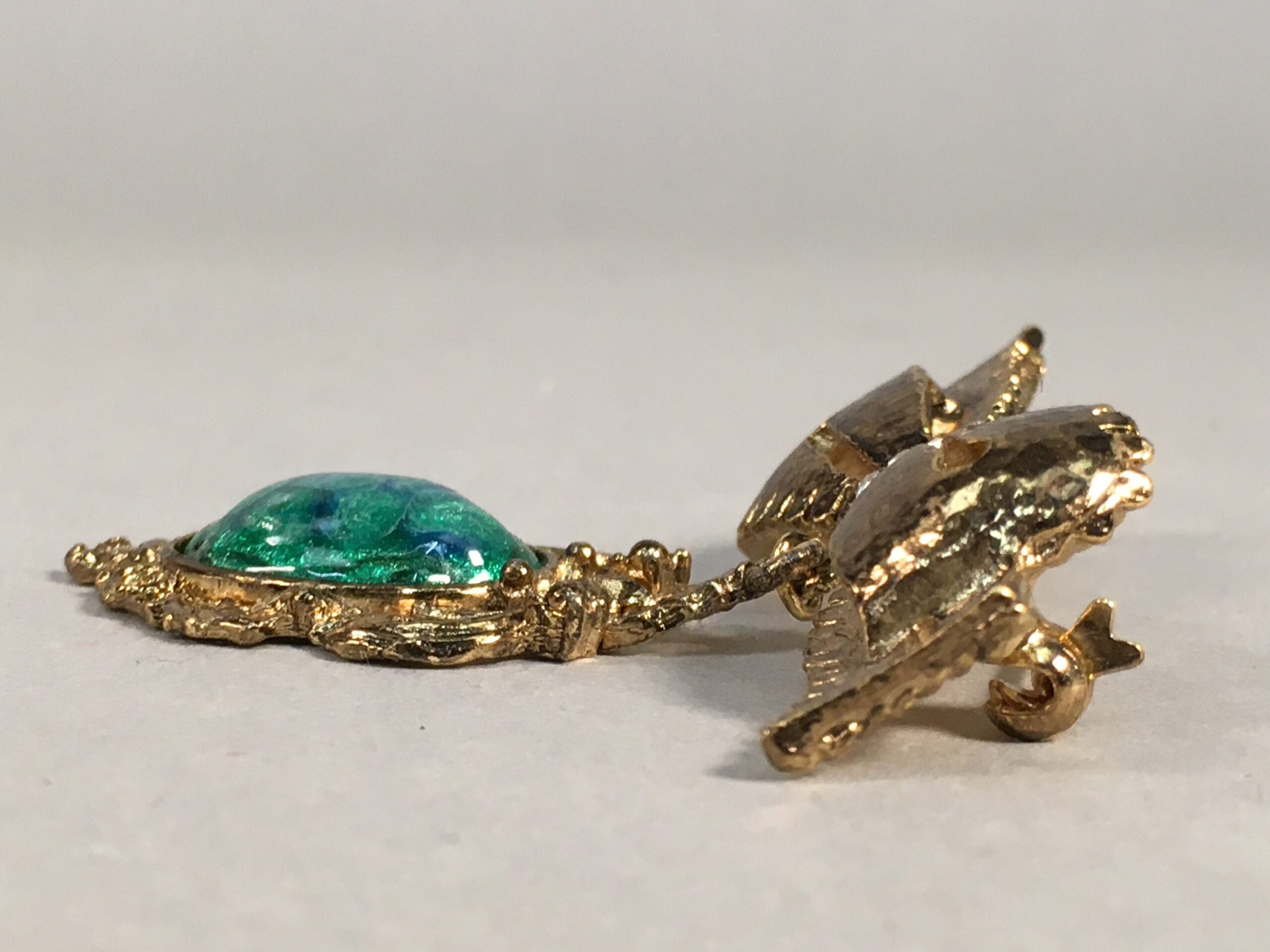 Japanese Green Opal Oval Glass Brooch Metal Ribbon Vtg Bijou Pin Gold JK41