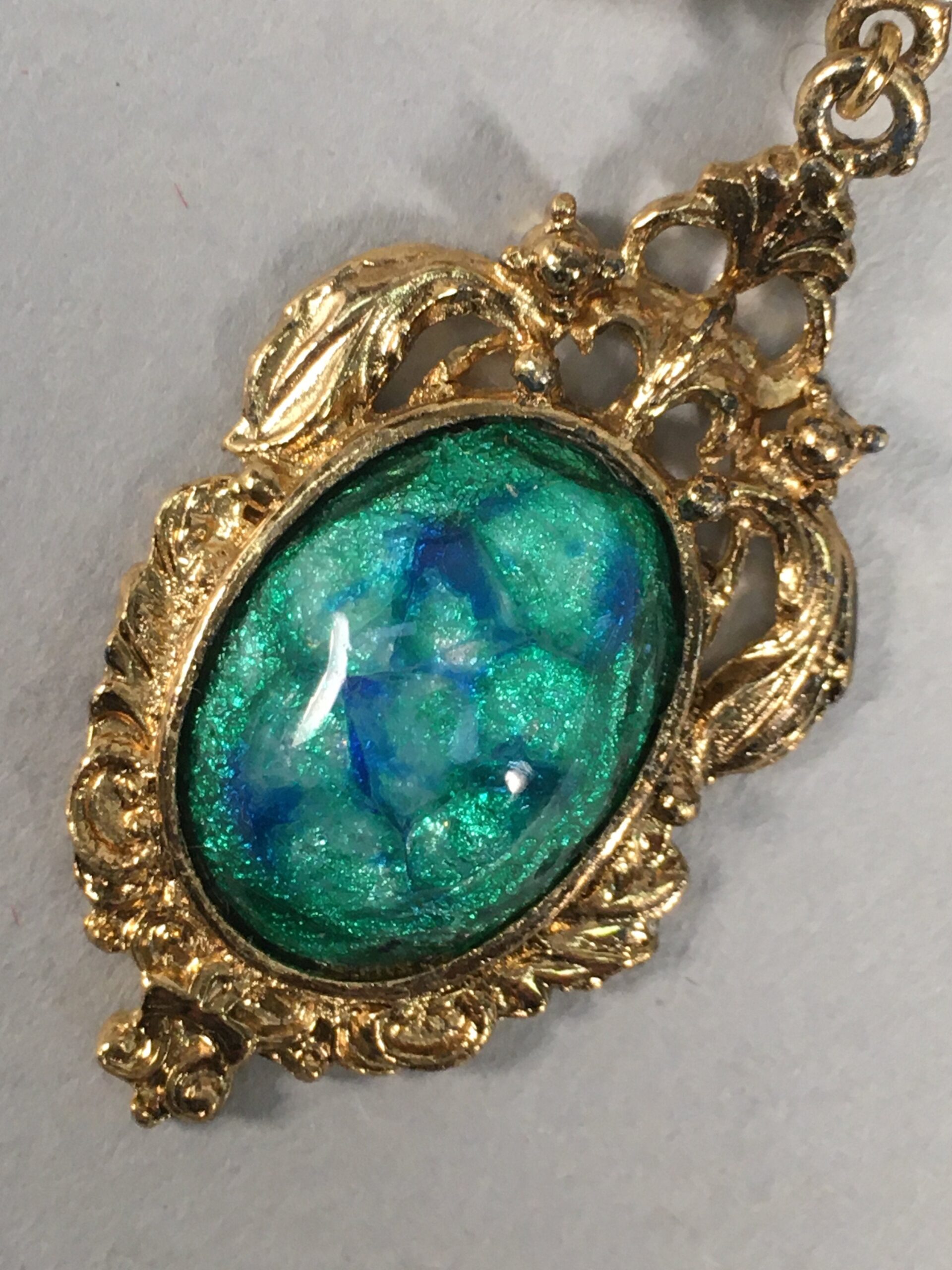 Japanese Green Opal Oval Glass Brooch Metal Ribbon Vtg Bijou Pin Gold JK41