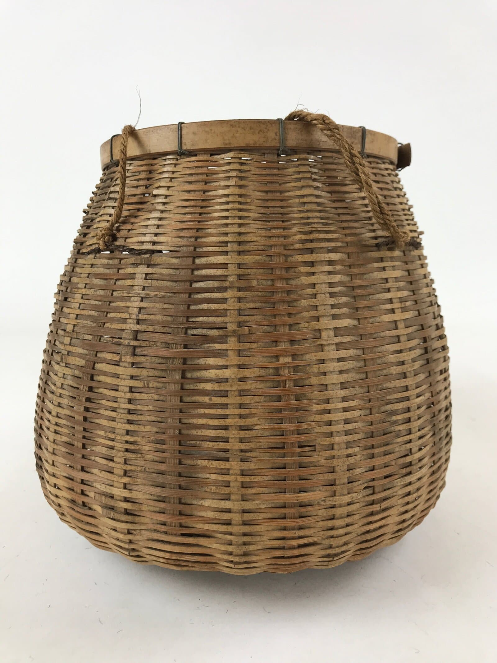 Japanese Handwoven Bamboo Fishing Basket Vtg Kago Tsurikago Brown Lid B229
